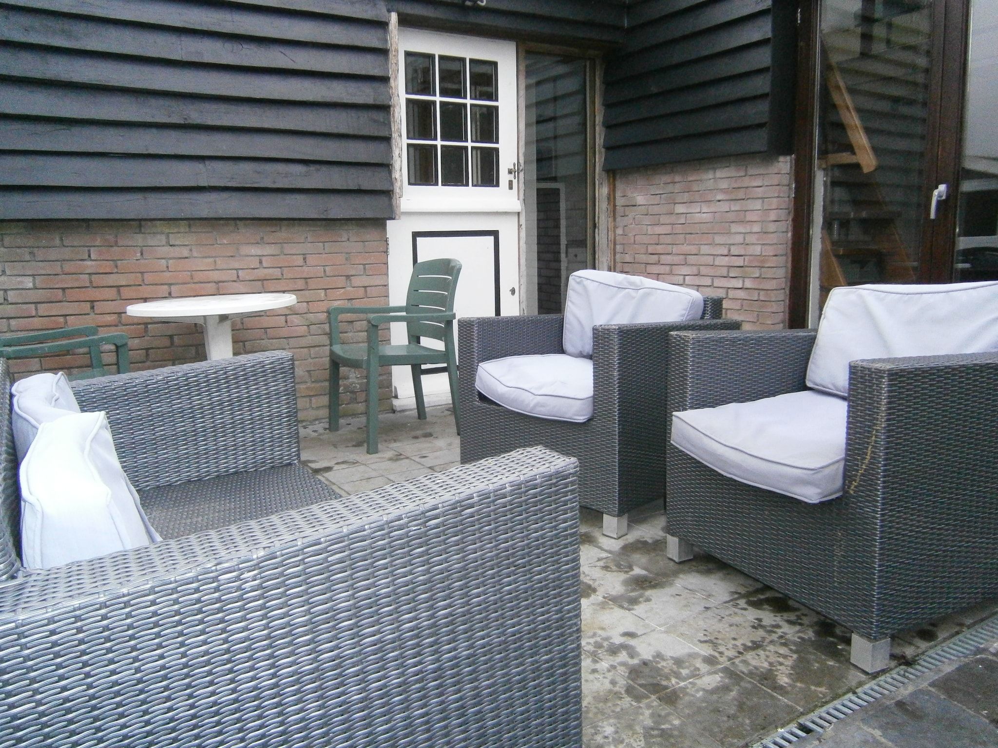 Het terras van 't Schuurtje in Nieuwvliet