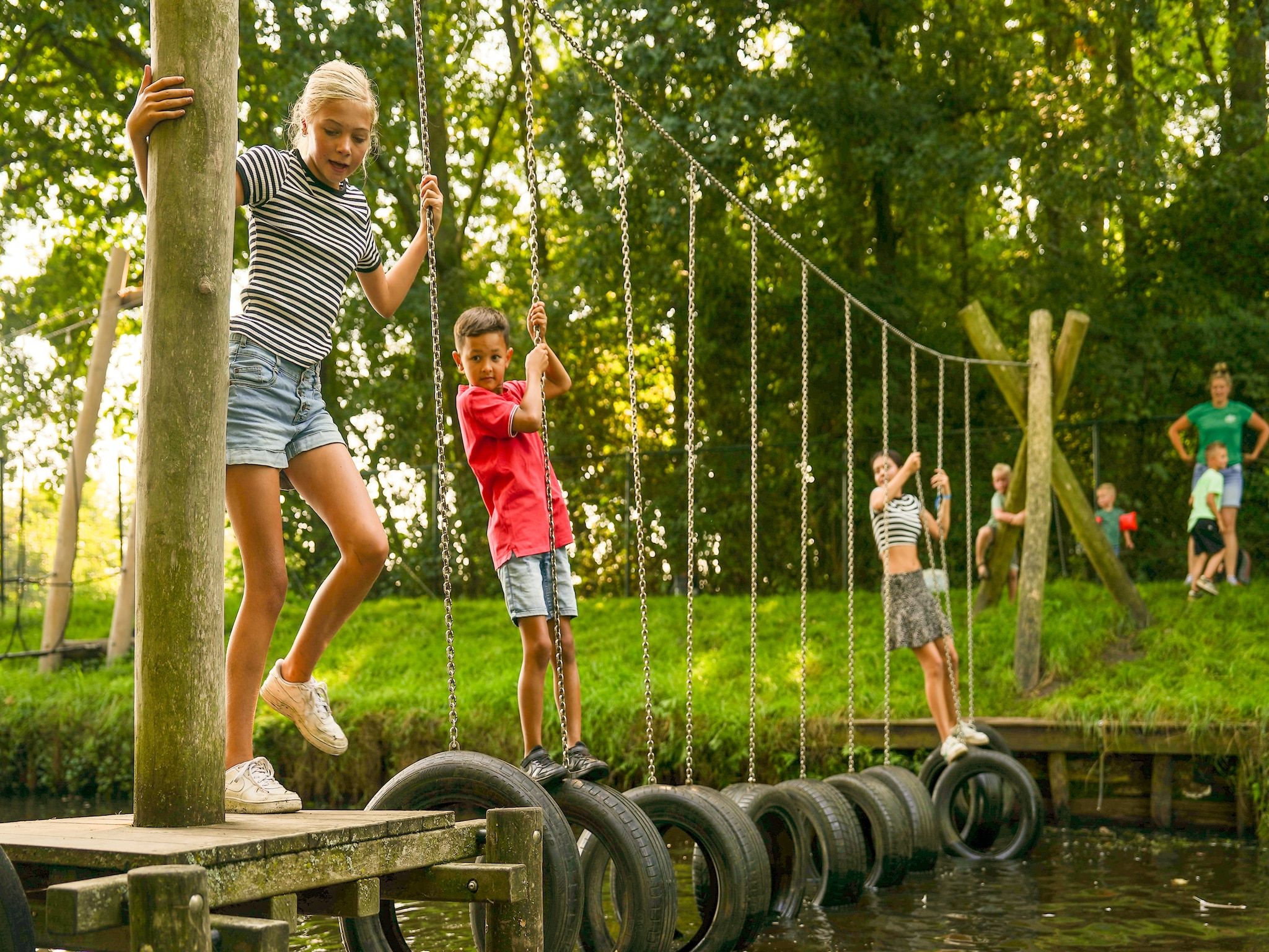 Parkfaciliteiten bij Hunzepark 12 in Gasselternijveen