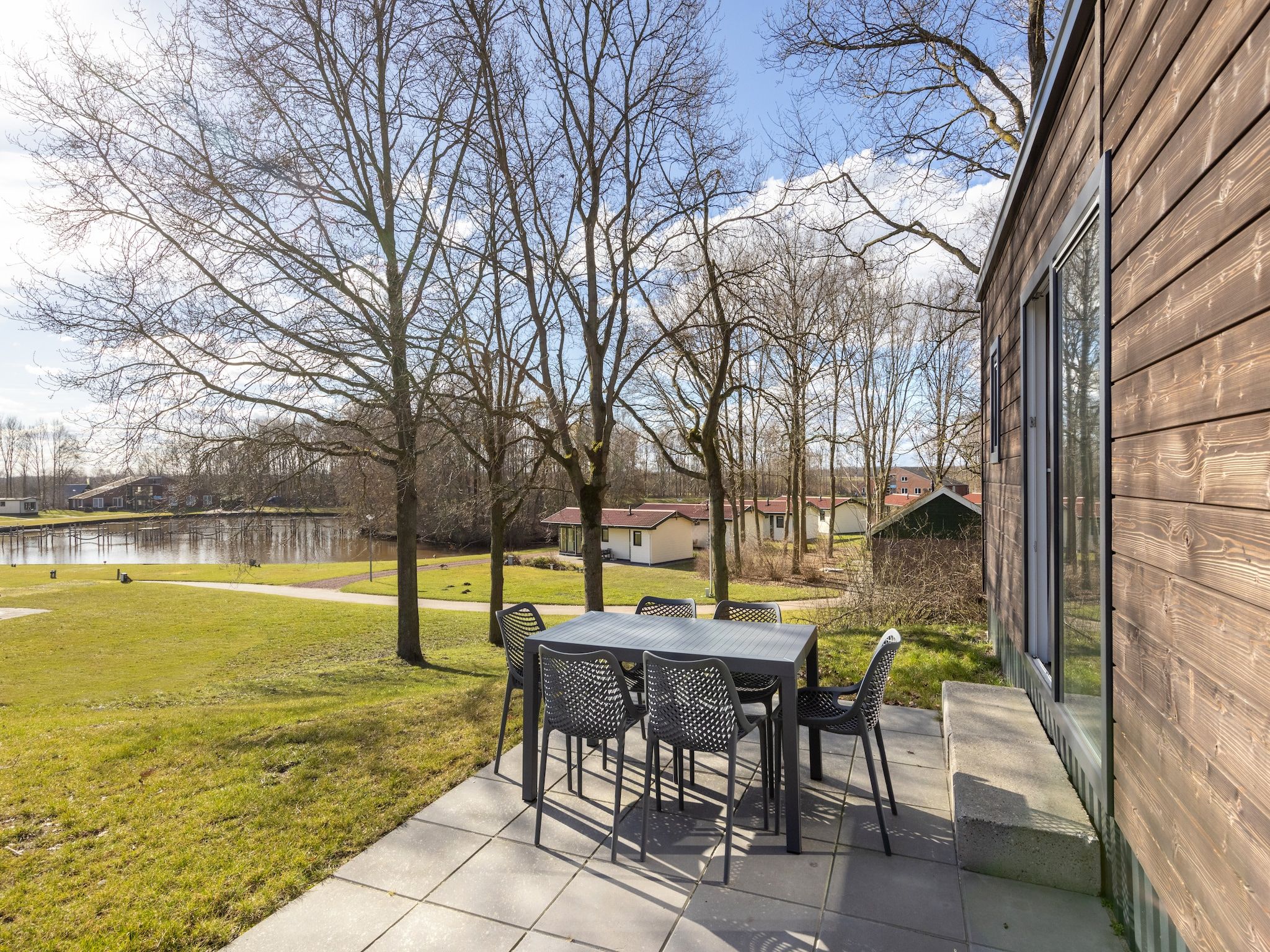 Het terras van Hunzepark 13 in Gasselternijveen