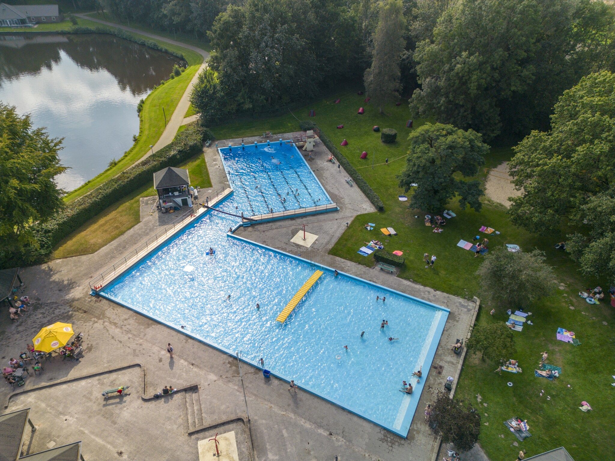 Parkfaciliteiten bij Hunzepark 13 in Gasselternijveen