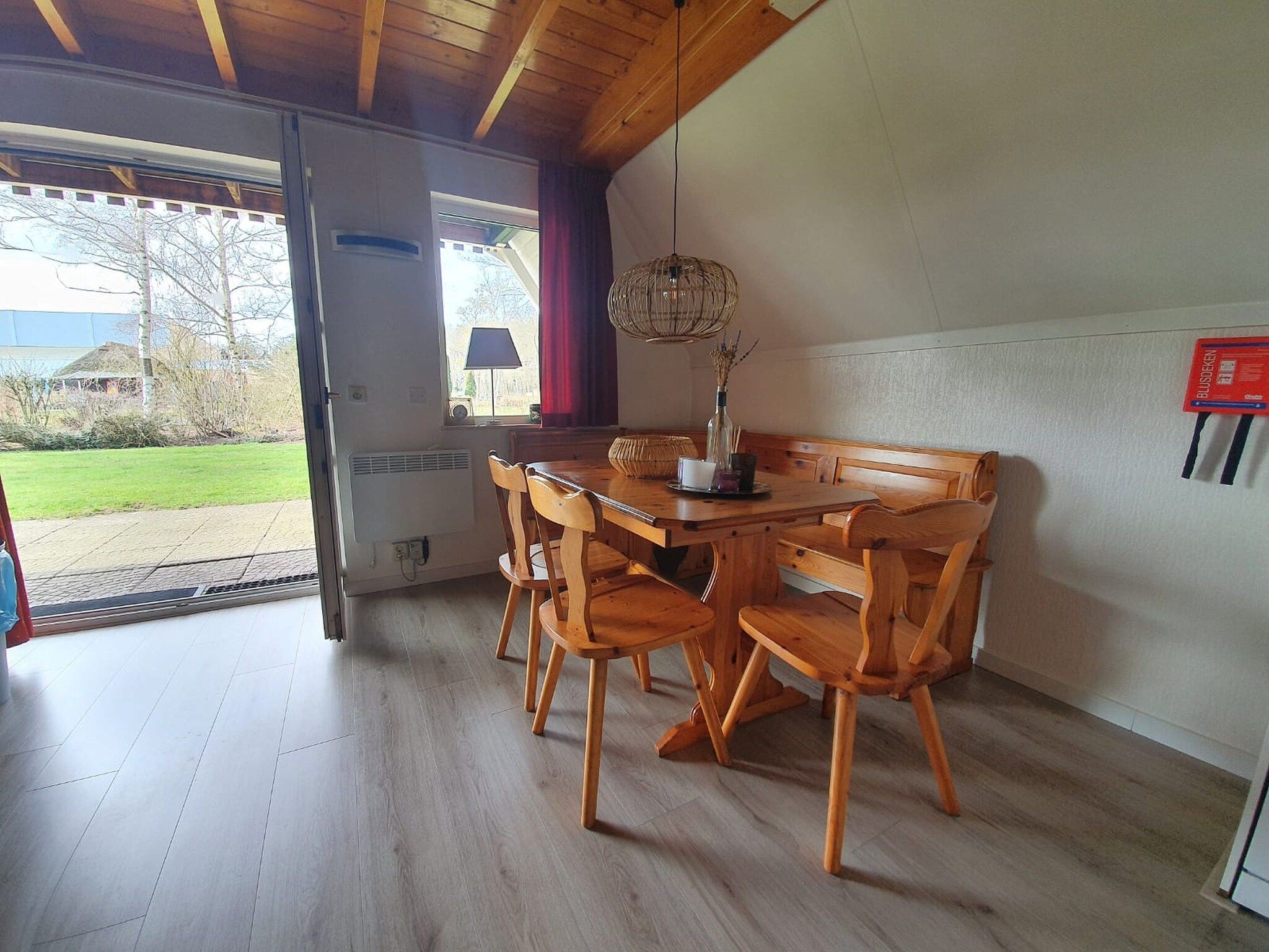 De eetkamer van Boslaan 1 in Gramsbergen