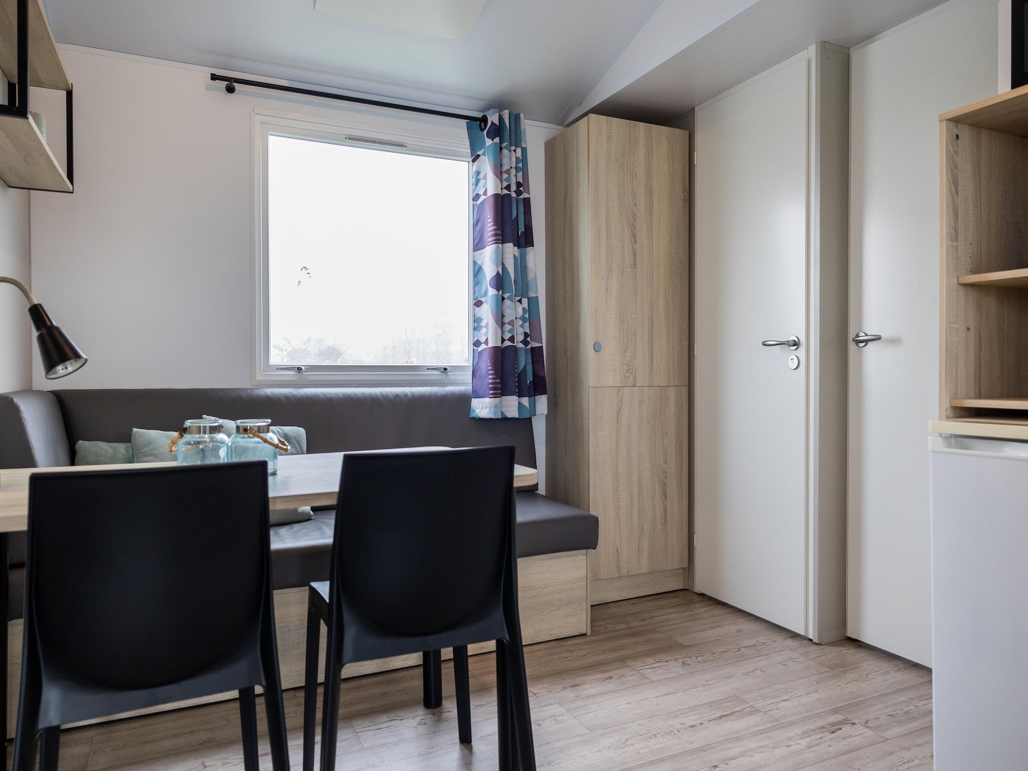 De woonkamer van Chalet Hilda in De Veenhoop
