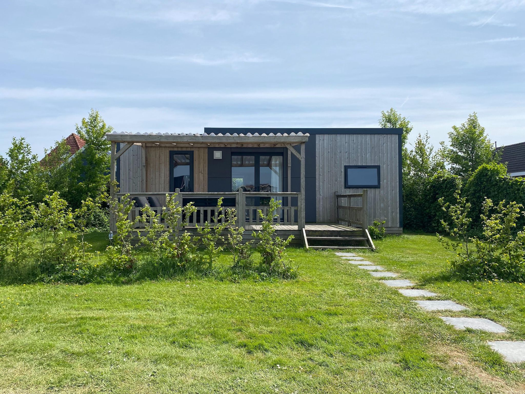 De buitenkant van Chalet Imke in De Veenhoop