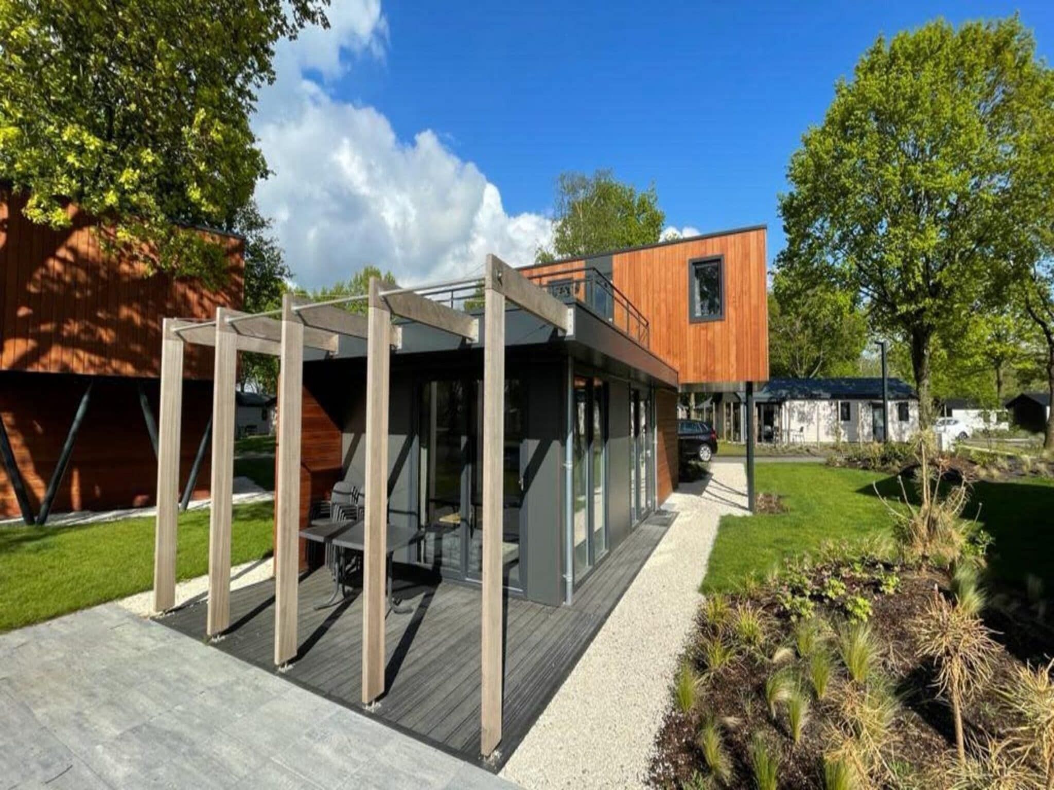 De buitenkant van Pavilion l'etage 6 in Kaatsheuvel