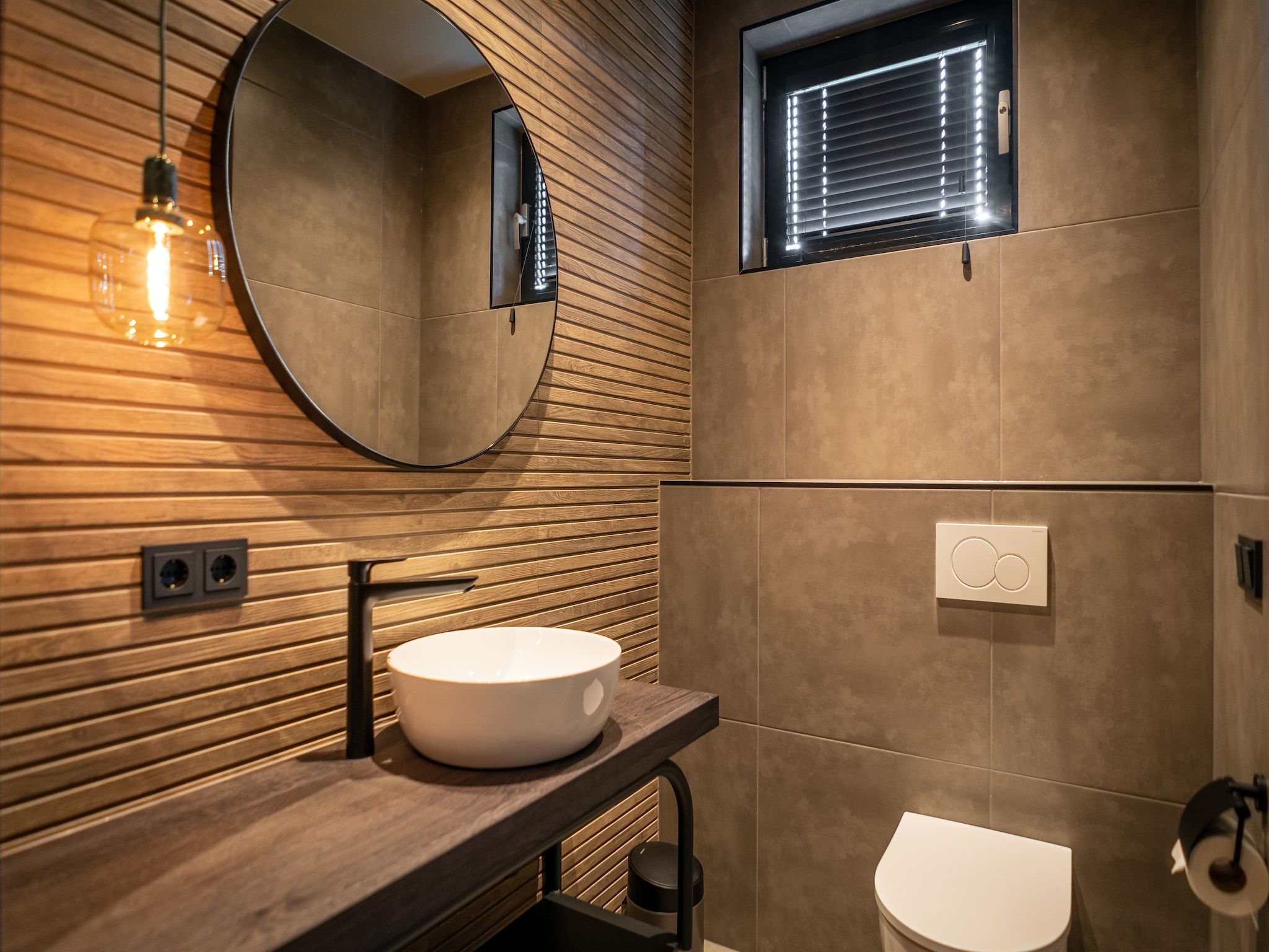 De badkamer van Buytenveldt H2 in De Cocksdorp Texel