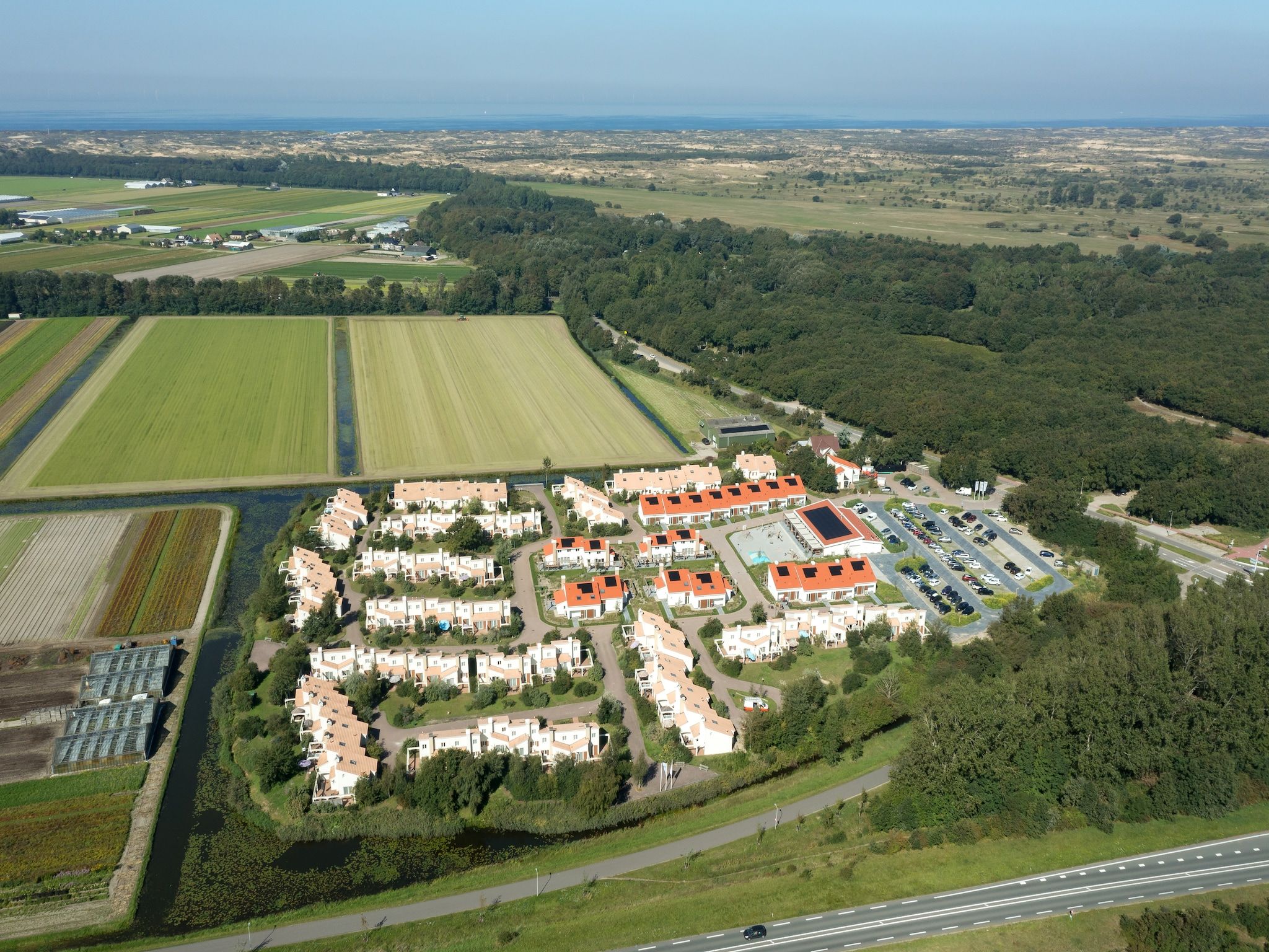 De buitenkant van Duinresort Dunimar 2 in Noordwijkerhout