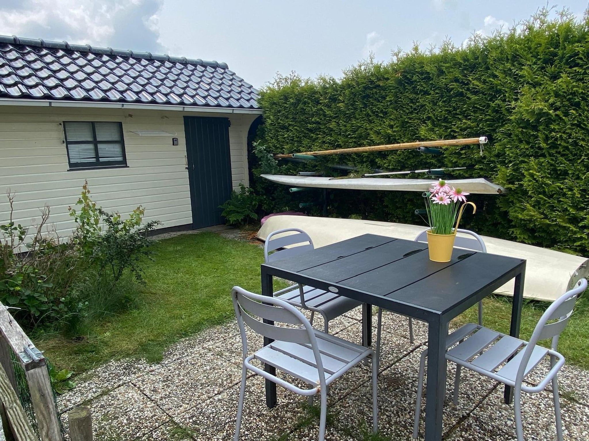 Het terras van Scharsterlaan 9 in Boornzwaag