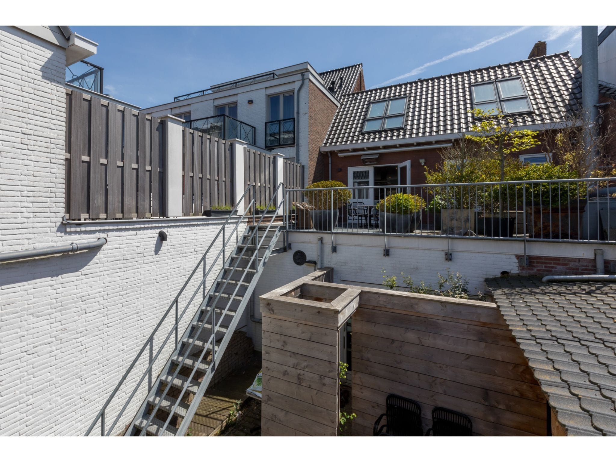 Het terras van Ooststraat 7 in Domburg