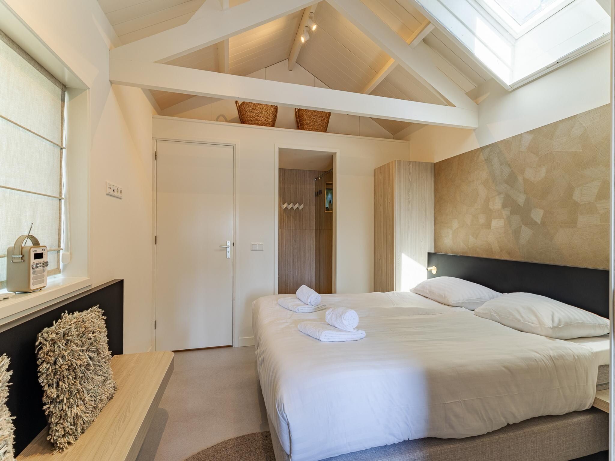 Een slaapkamer van Duinenburg 23 in Domburg