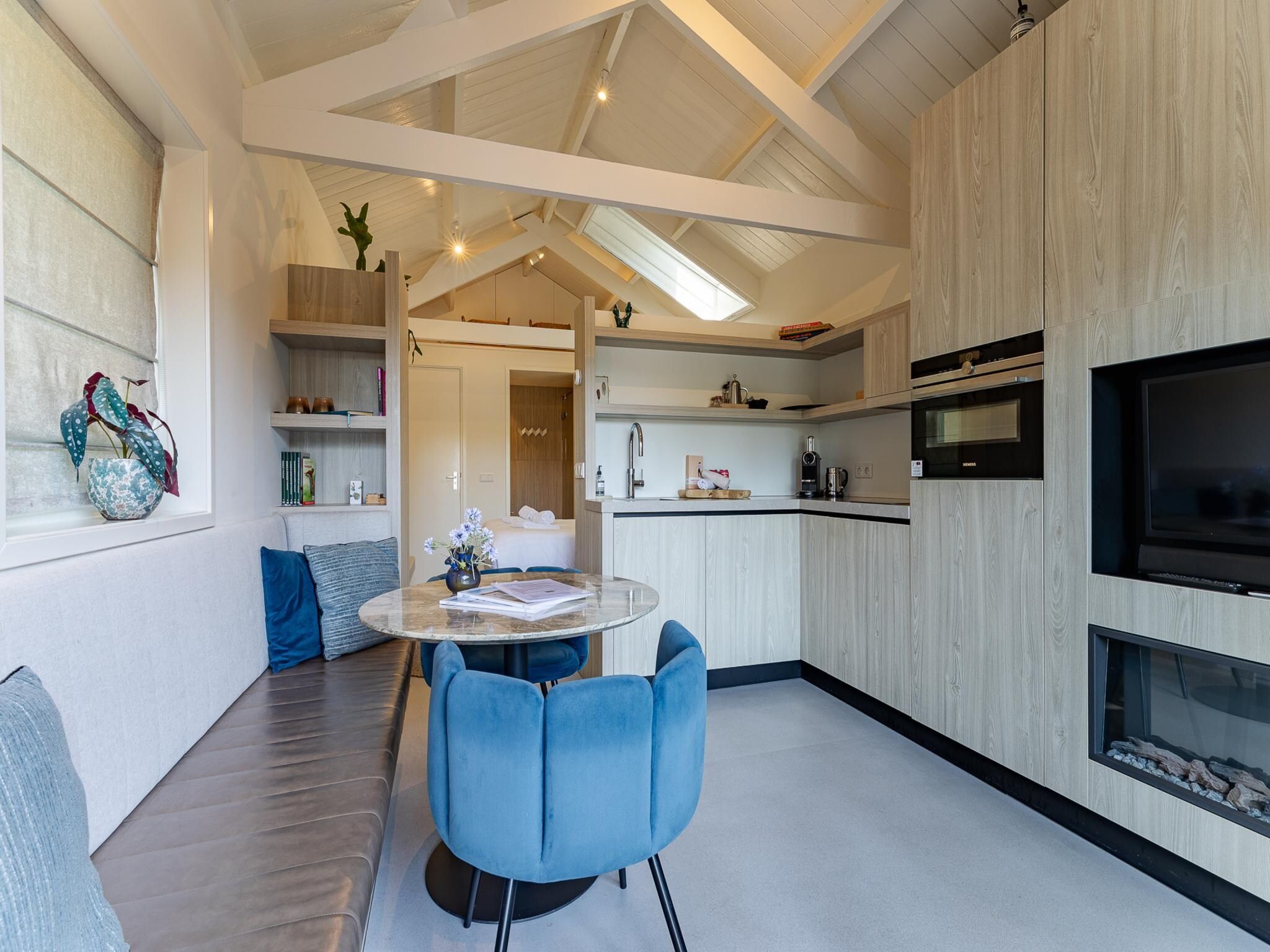De woonkamer van Duinenburg 23 in Domburg