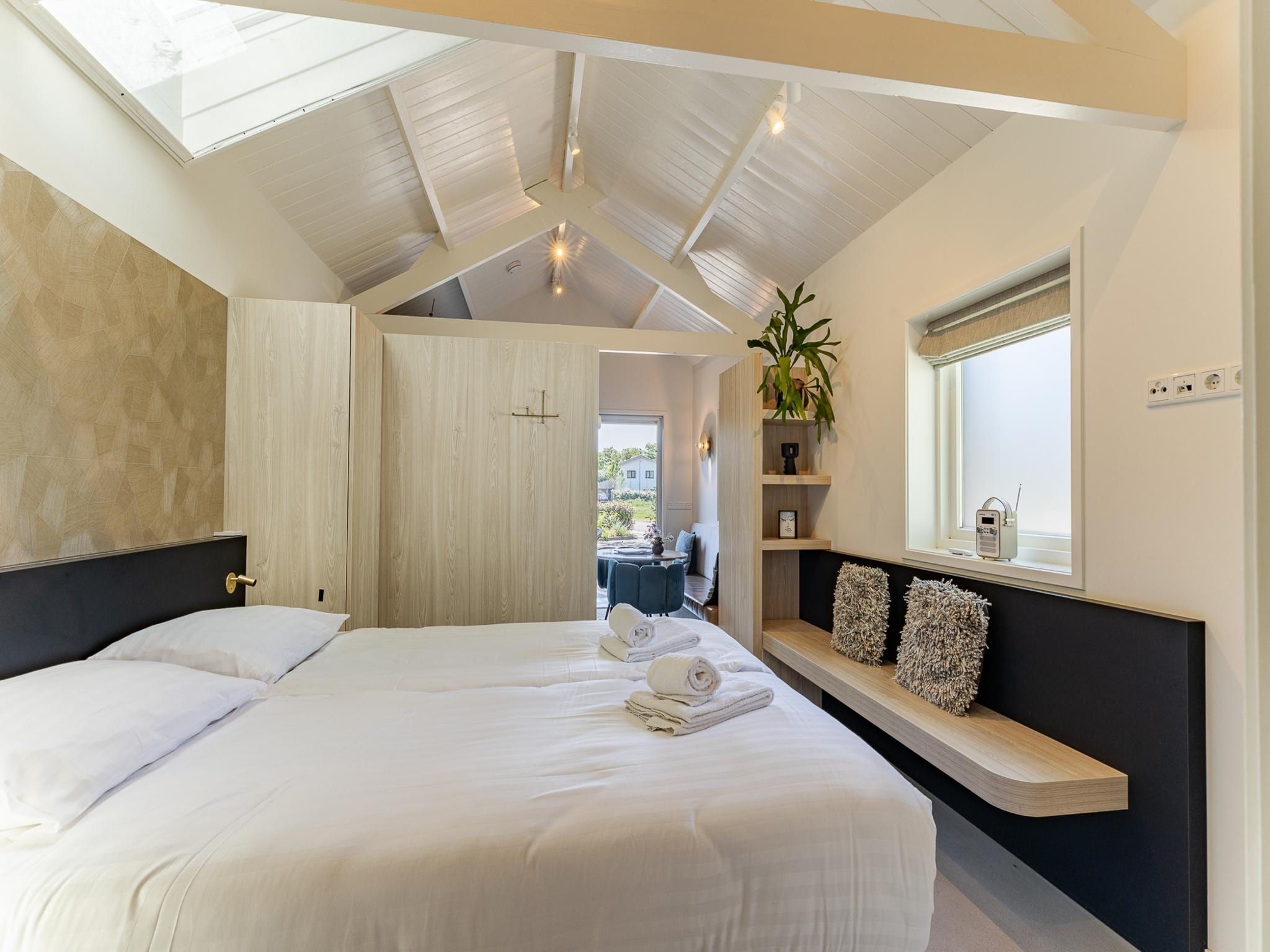 Een slaapkamer van Duinenburg 23 in Domburg
