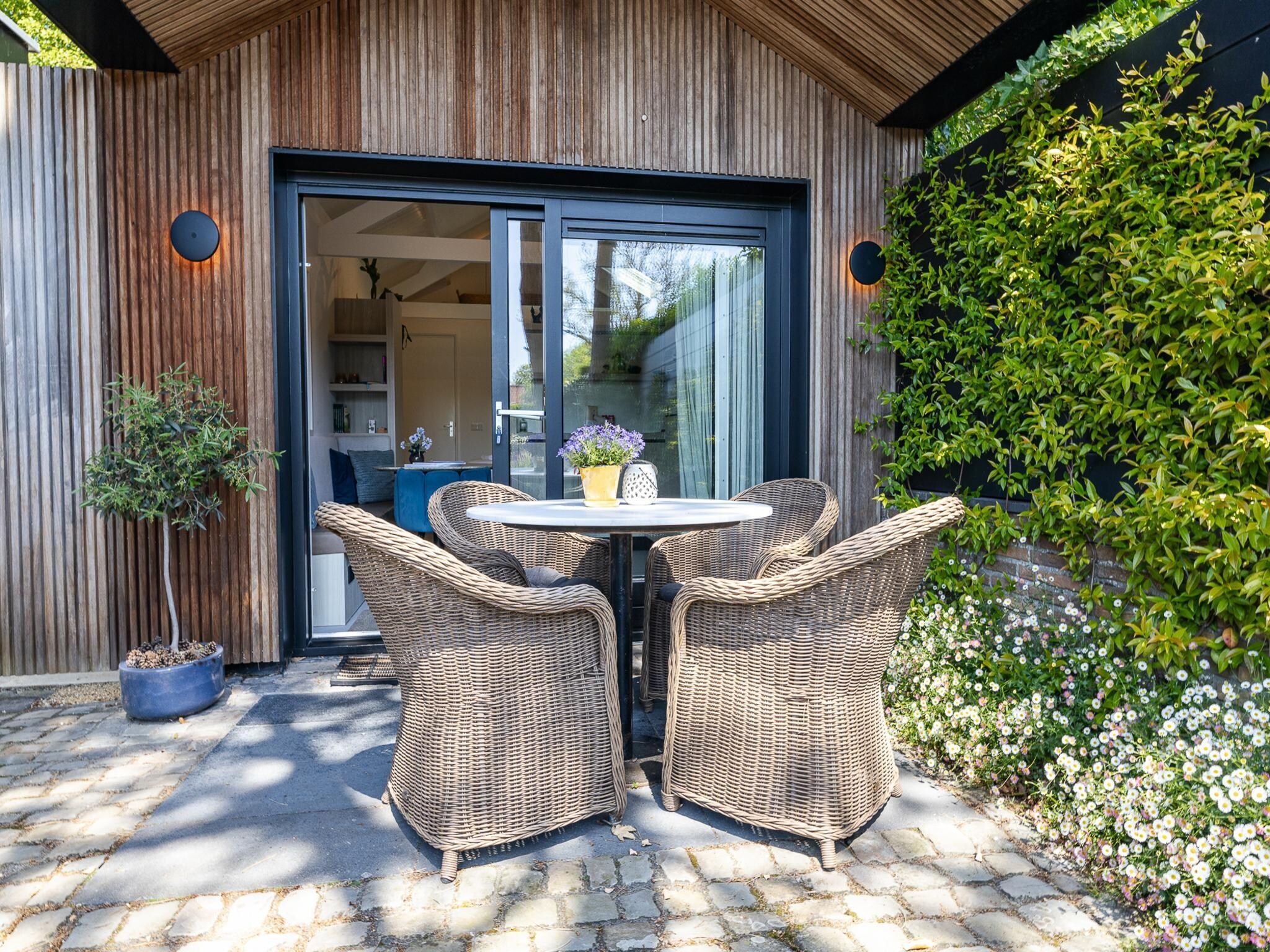 Het terras van Duinenburg 23 in Domburg