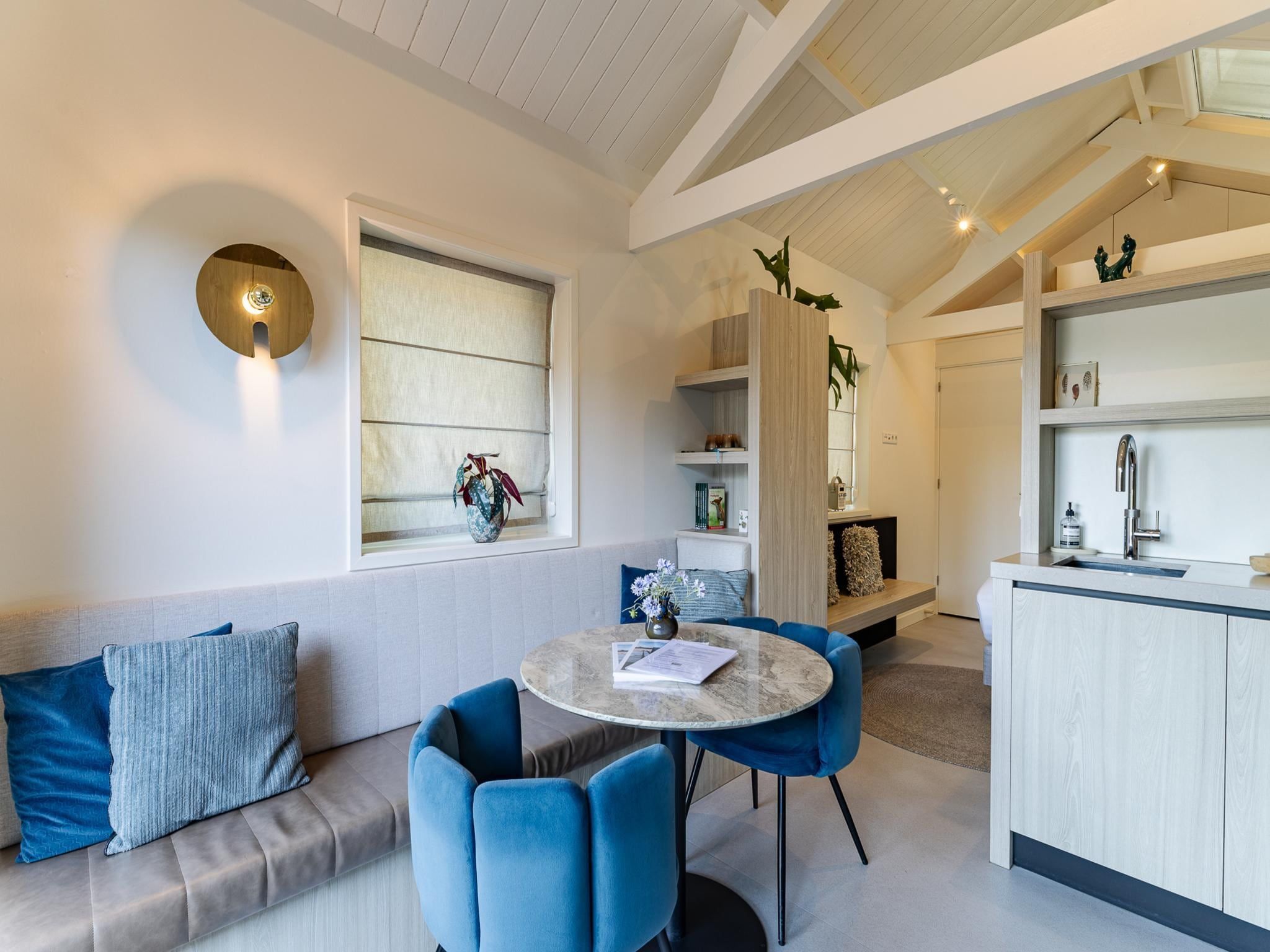 De woonkamer van Duinenburg 23 in Domburg