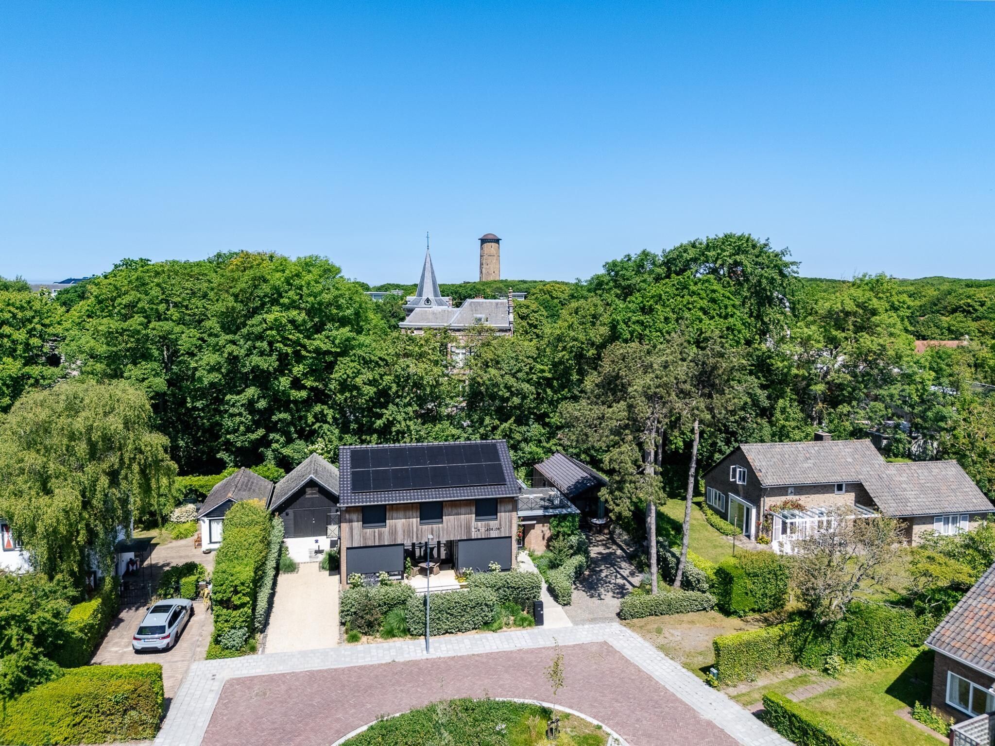 De buitenkant van Duinenburg 23 in Domburg