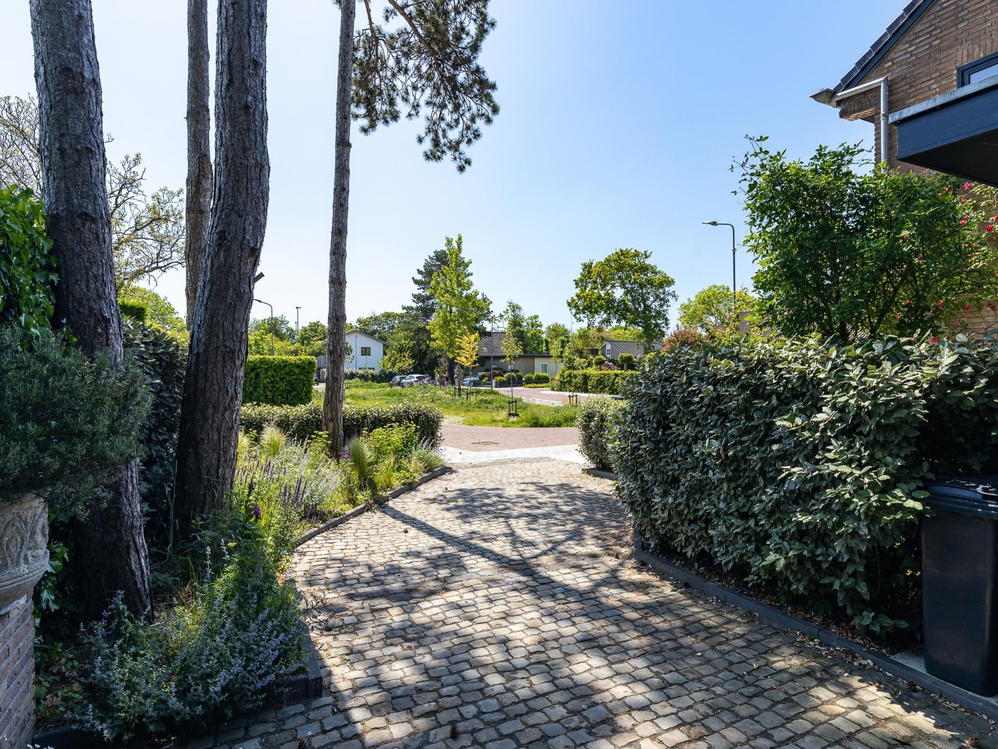 De tuin van Duinenburg 23 in Domburg