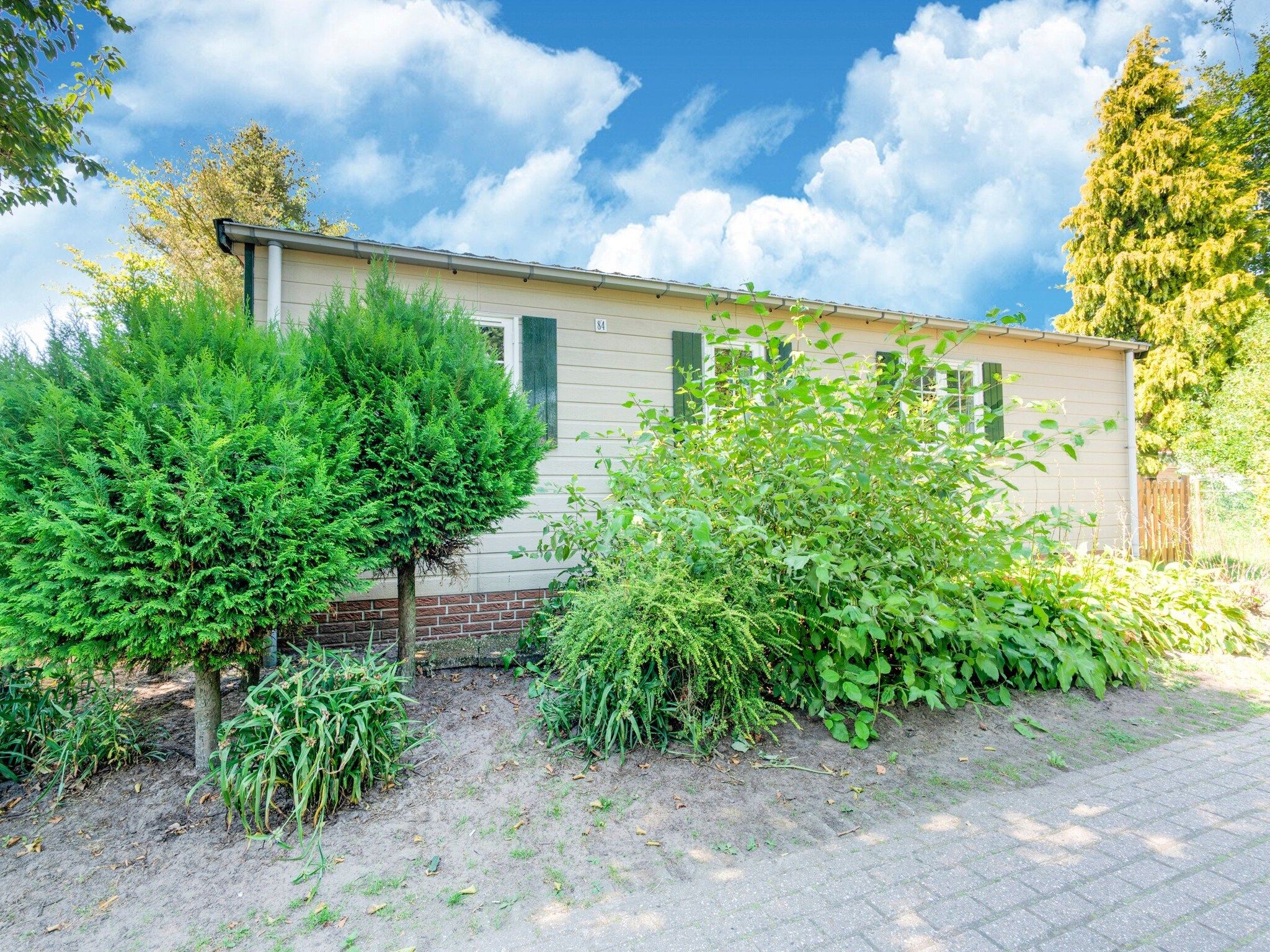 De buitenkant van Huisje 84 in Stegeren