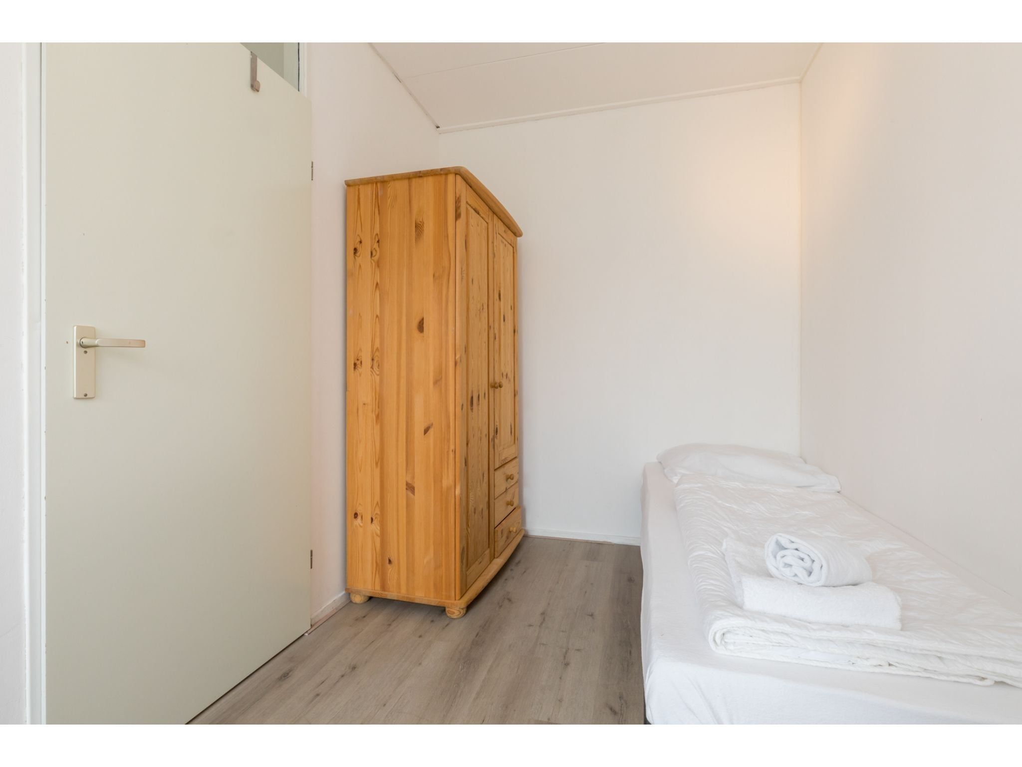Een slaapkamer van Smallengange 45 in Kortgene