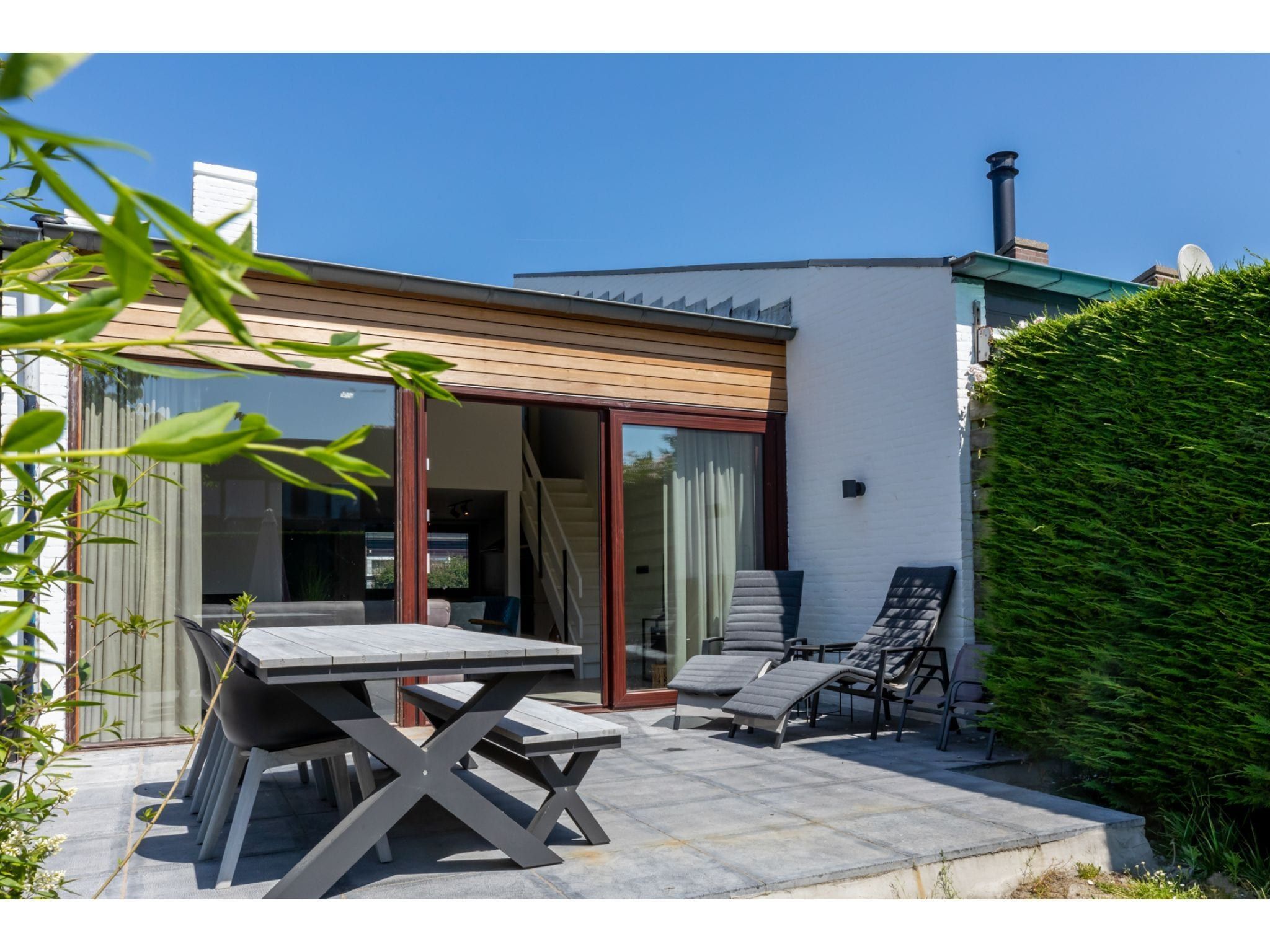 Het terras van Lepelblad 42 in Nieuwvliet-Bad