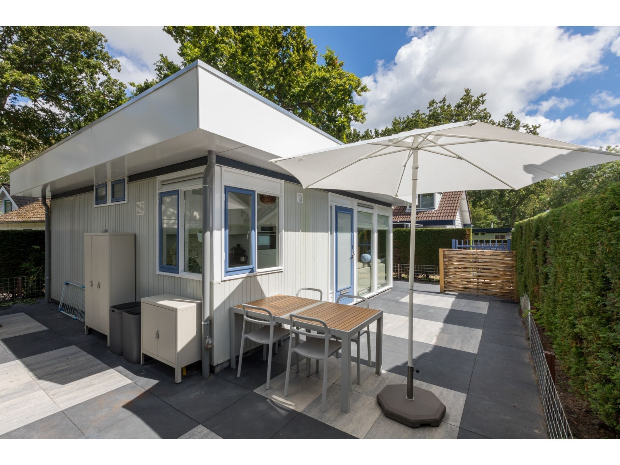 Het terras van Vakantiehuis Noordendolfer 2 huisje 49 in Zoutelande