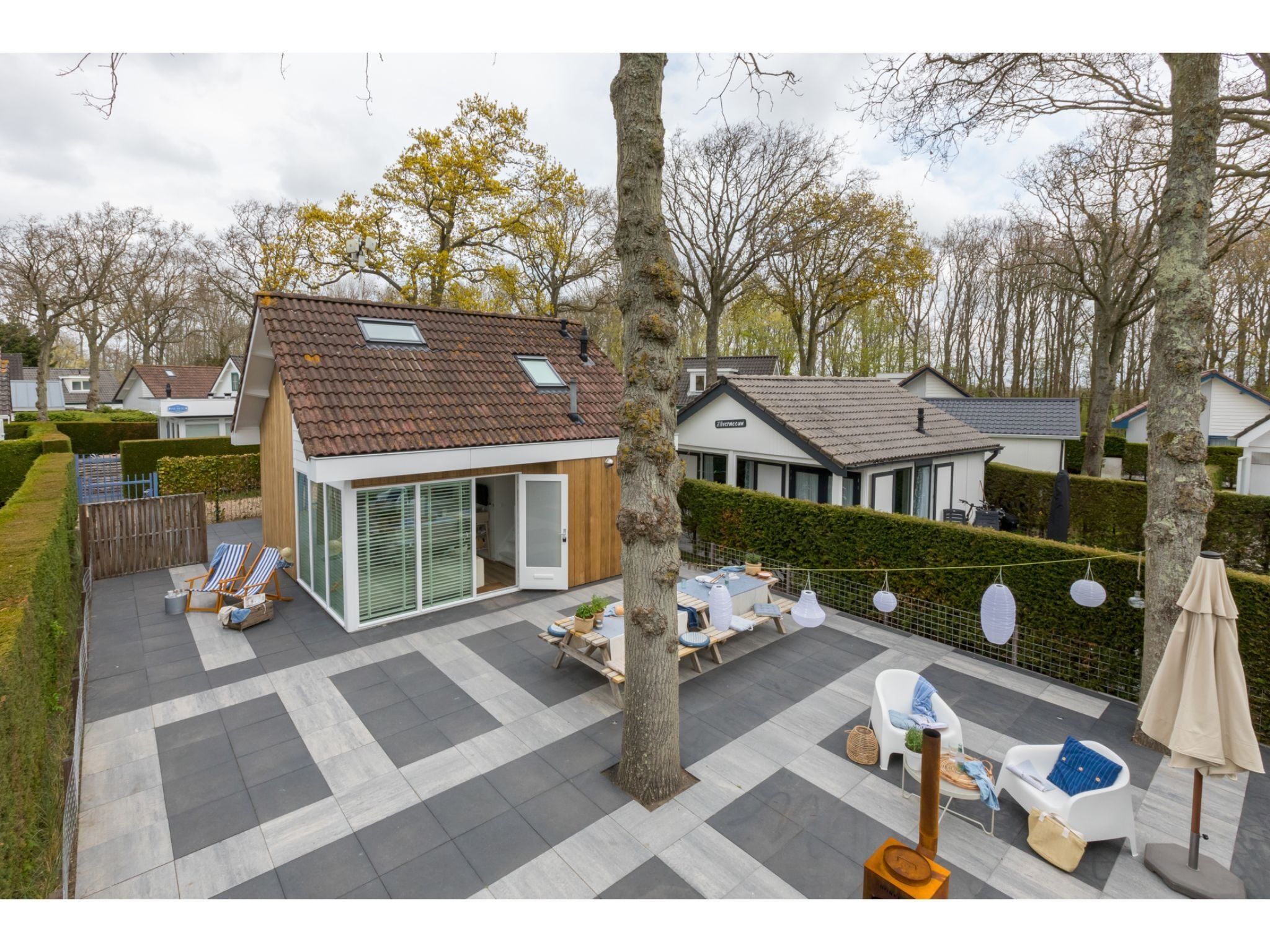 De buitenkant van Noordendolfer 2 huisje 51 in Zoutelande