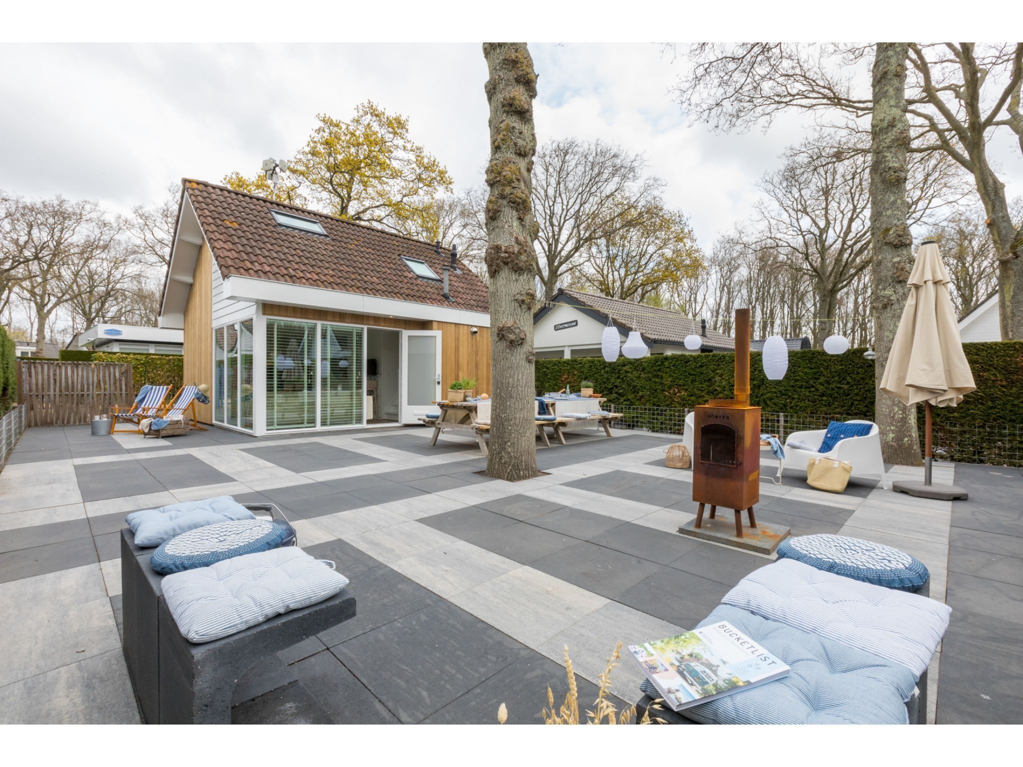 De buitenkant van Noordendolfer 2 huisje 51 in Zoutelande