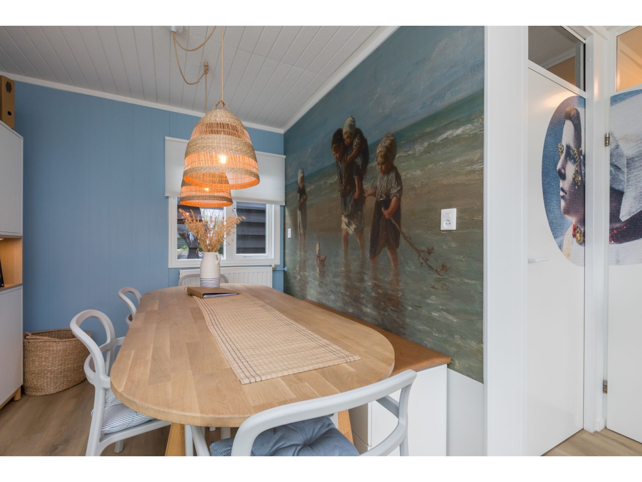 De eetkamer van Noordendolfer 2 huisje 51 in Zoutelande