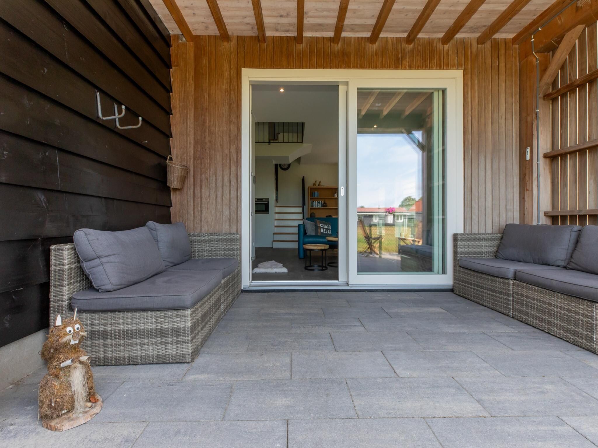 Het terras van Vakantiehuis Groeneweg 3 'Jikkemien in Koudekerke