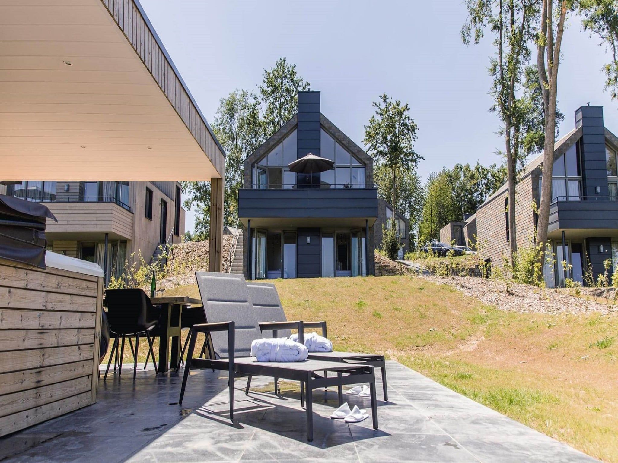 Het terras van Resort Maastricht 27 in Maastricht