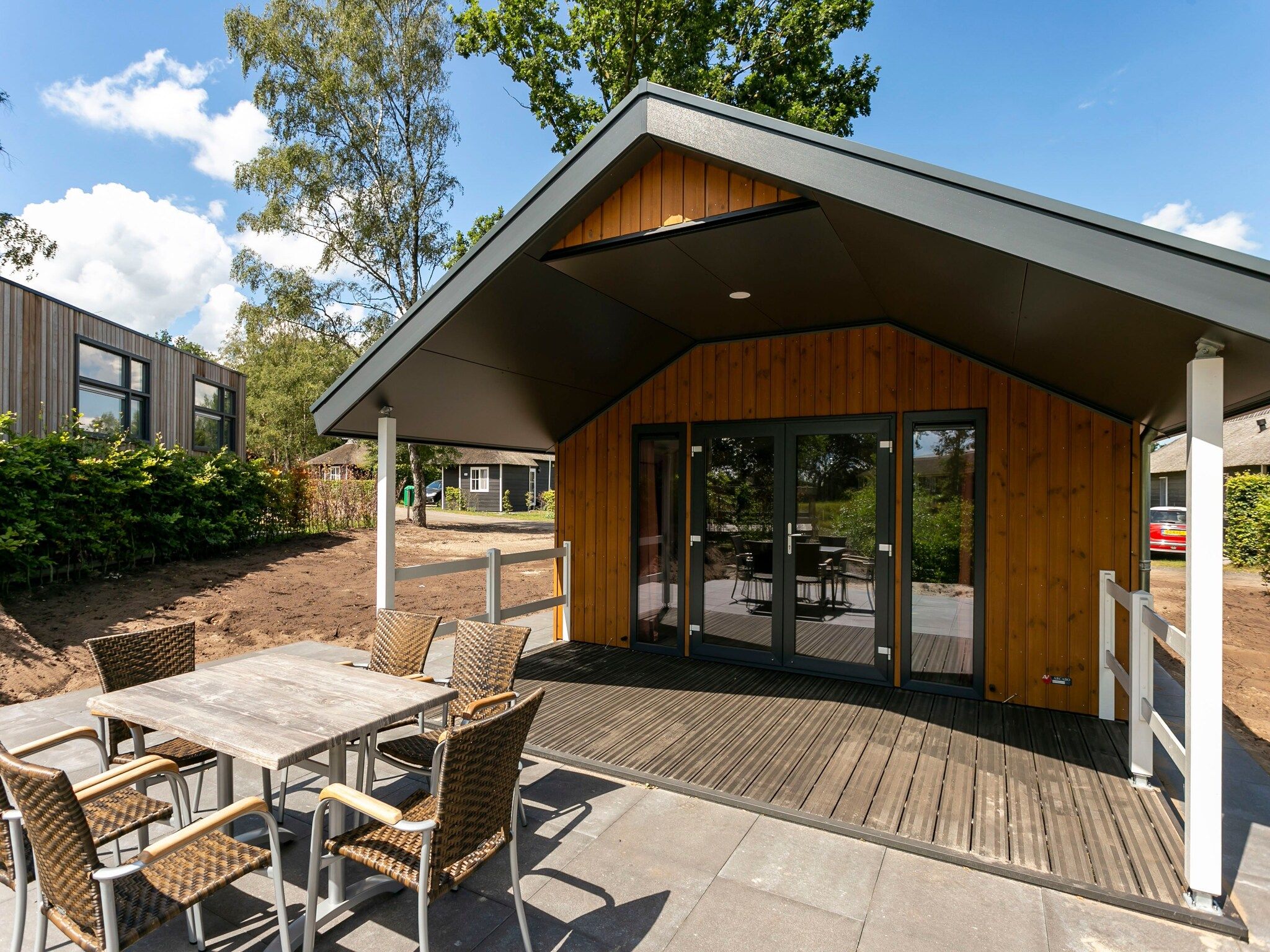 De buitenkant van Recreatiepark Tolplas 16 in Hoge Hexel