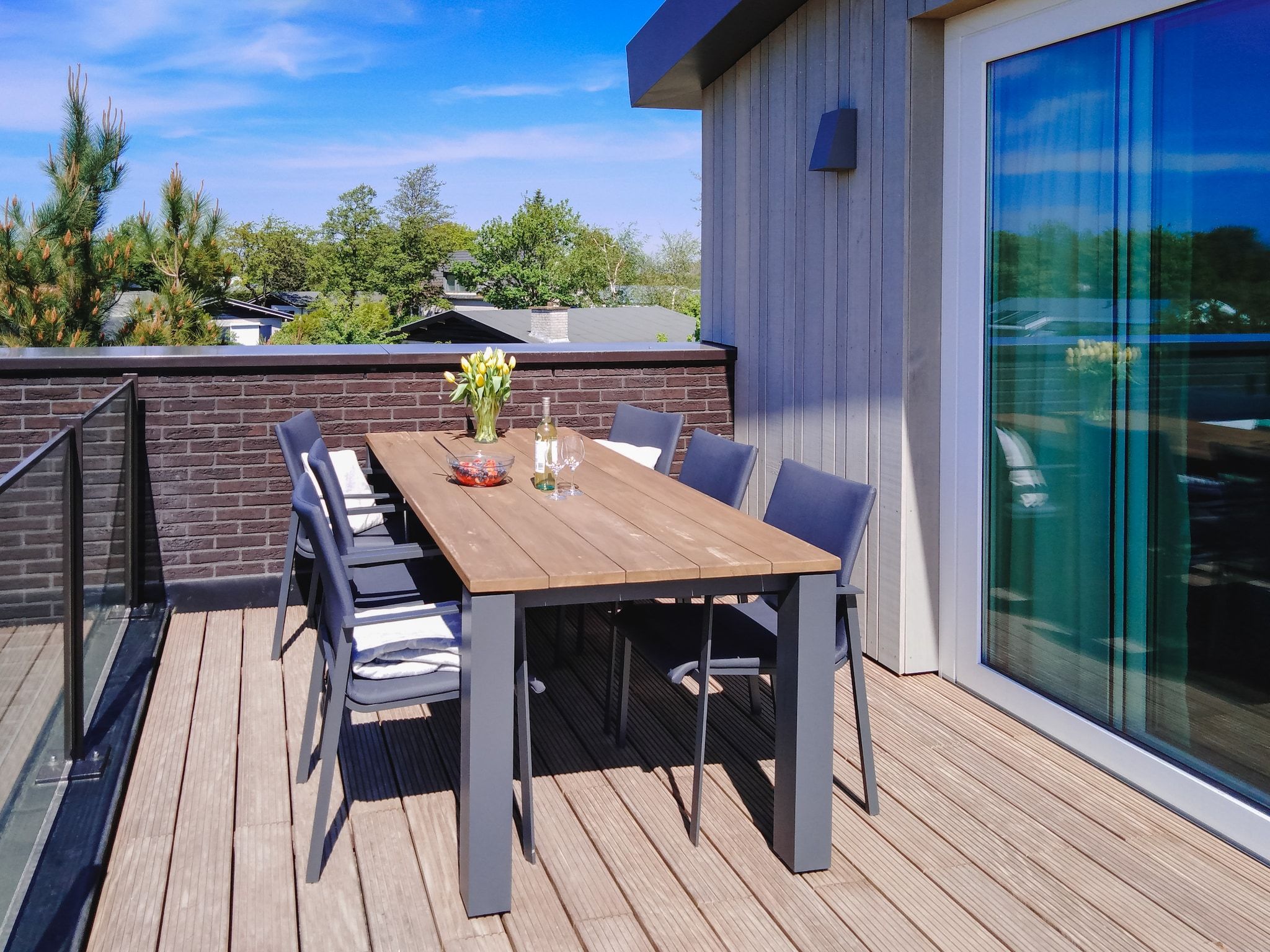 Het terras van Schotsmanweg 12 in Kamperland