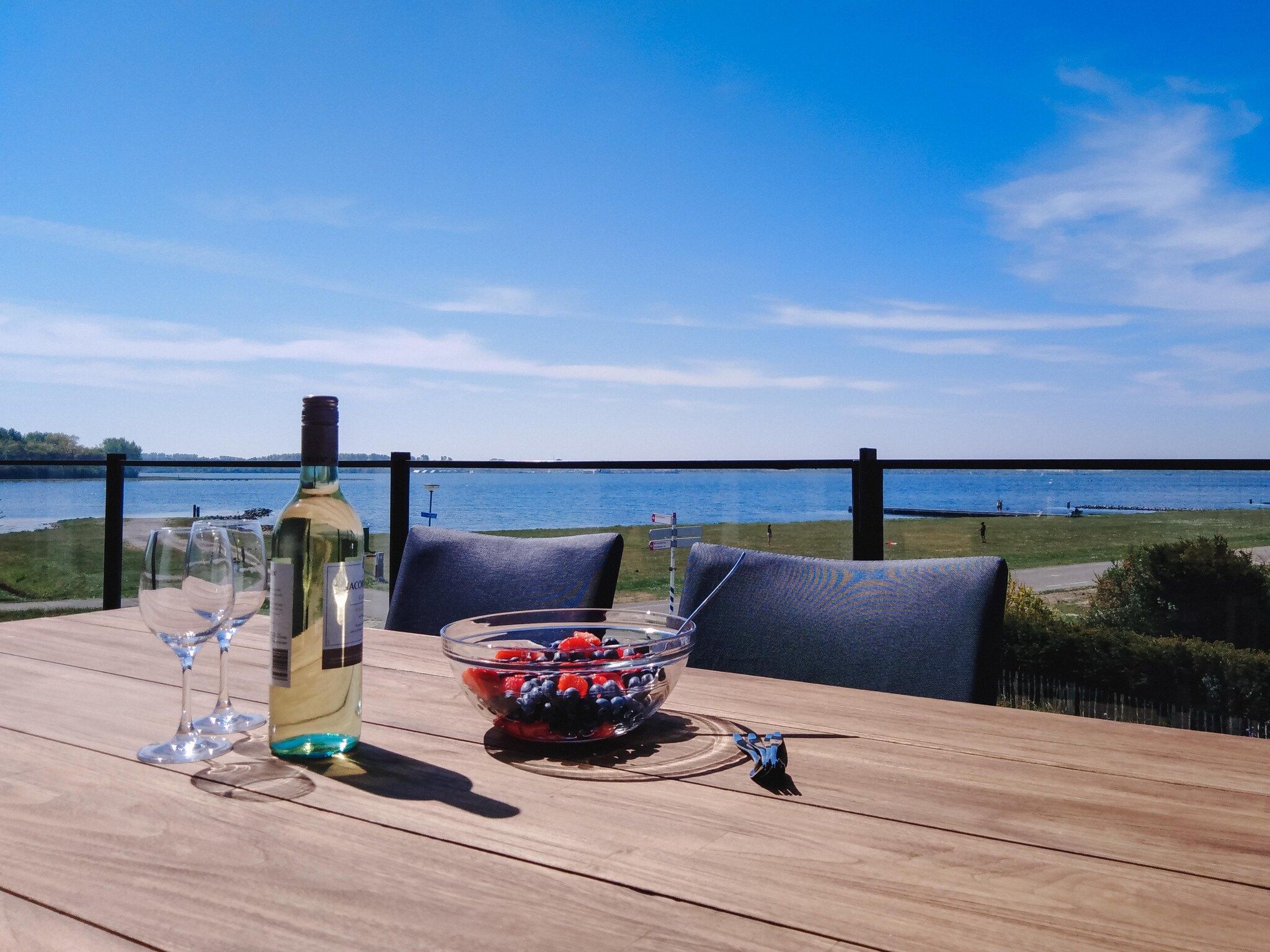 Het terras van Schotsmanweg 12 in Kamperland