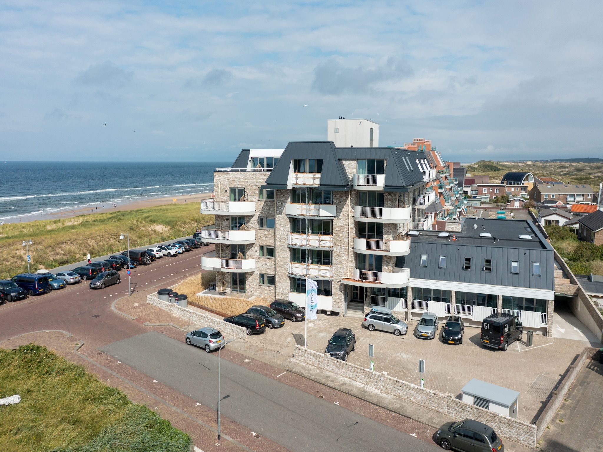 De buitenkant van Residentie de Graaf van Egmont 11 in Egmond aan zee