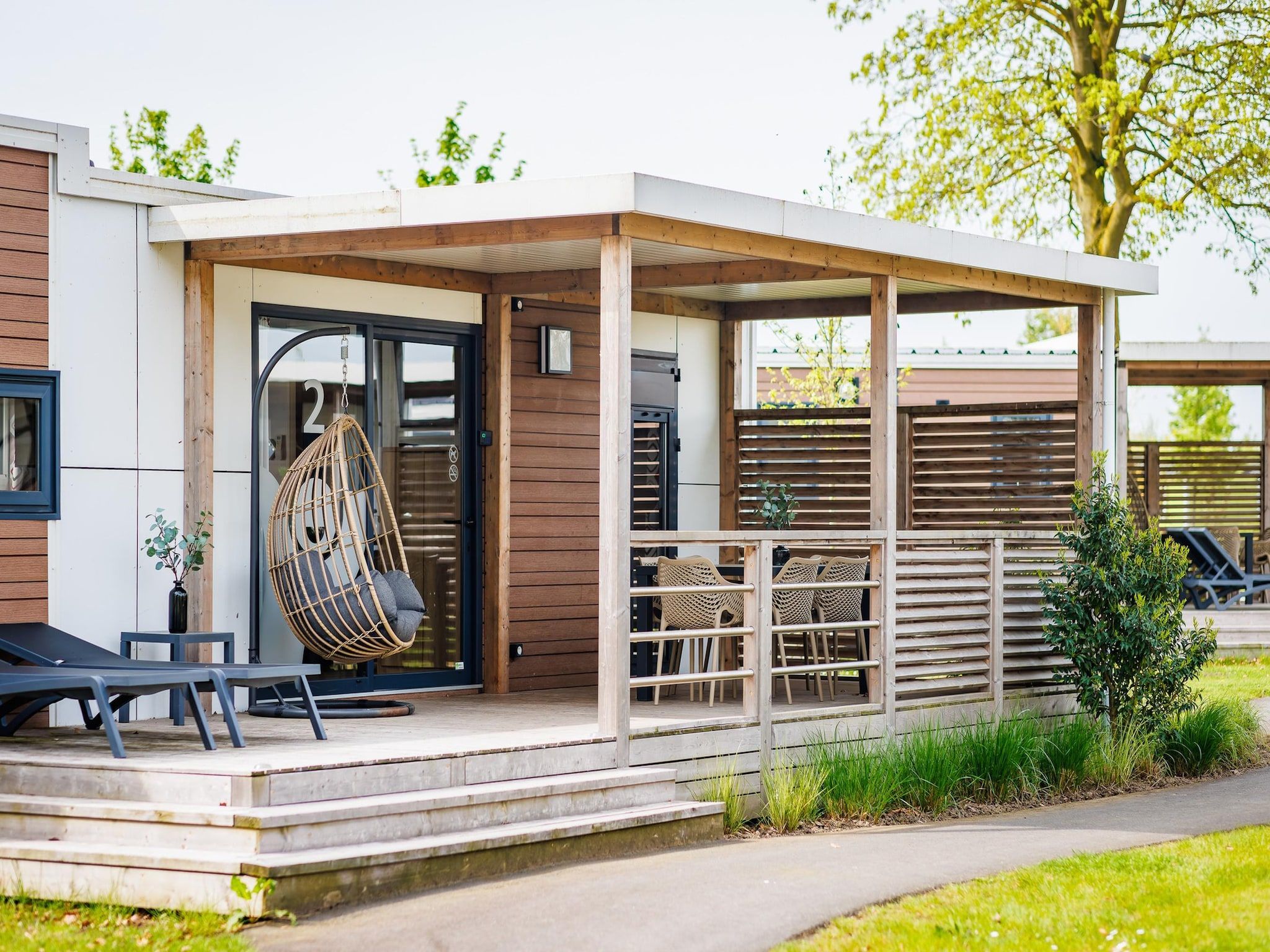 De buitenkant van Vakantiepark Eiland van Maurik 7 in Maurik