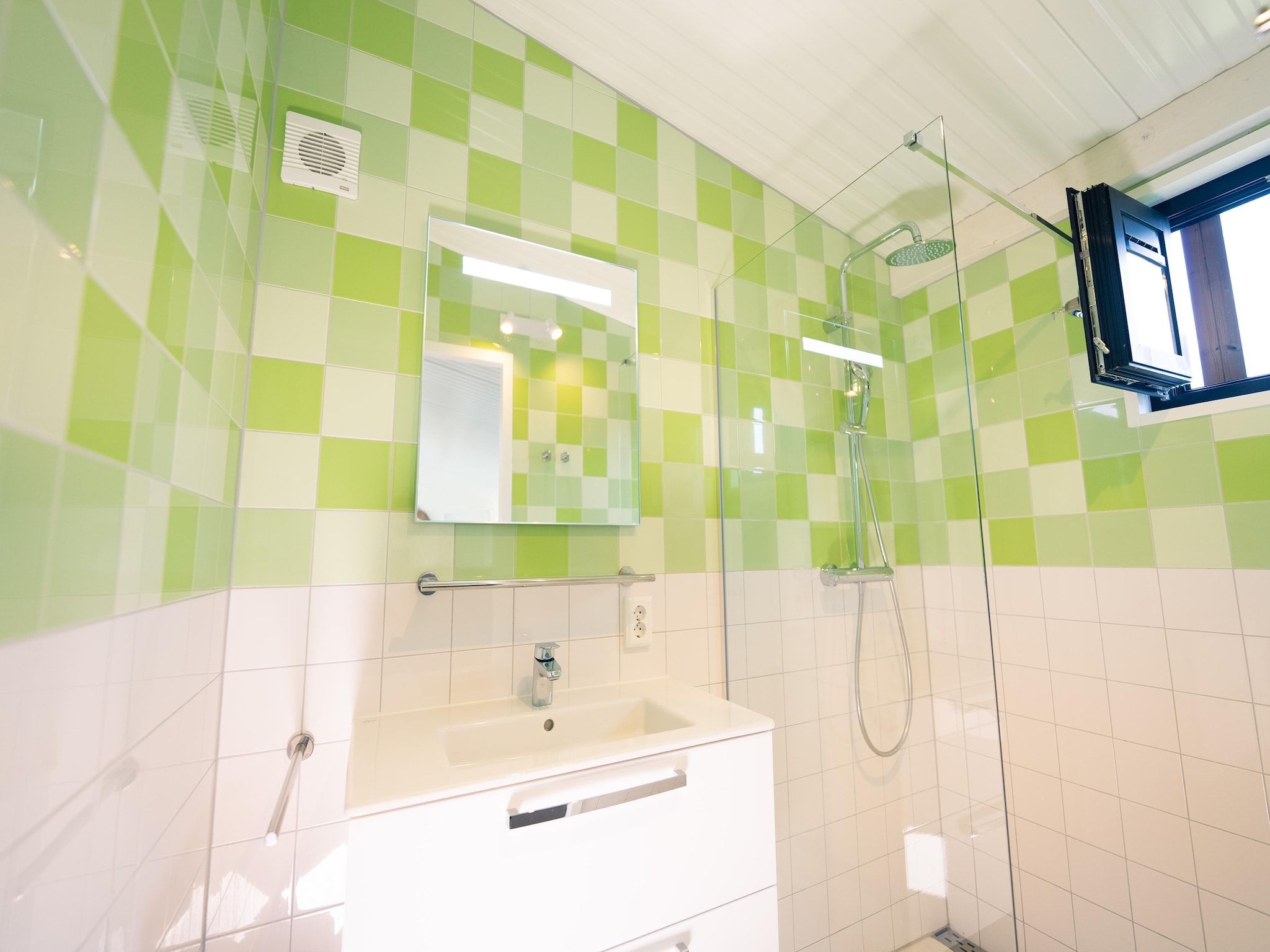 De badkamer van Resort Callantsoog 4 in Callantsoog