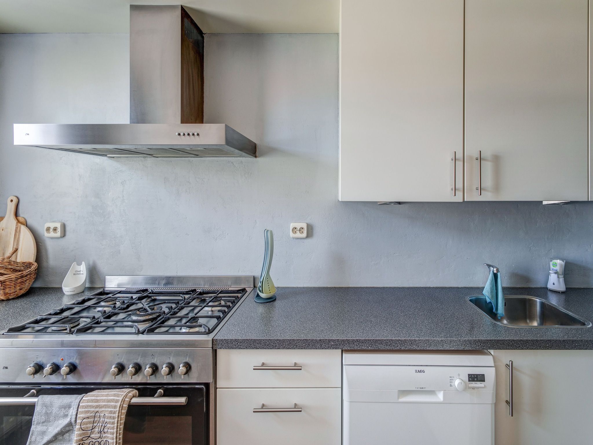 De keuken van Ruim appartement in centrum Leeuwarden in Leeuwarden