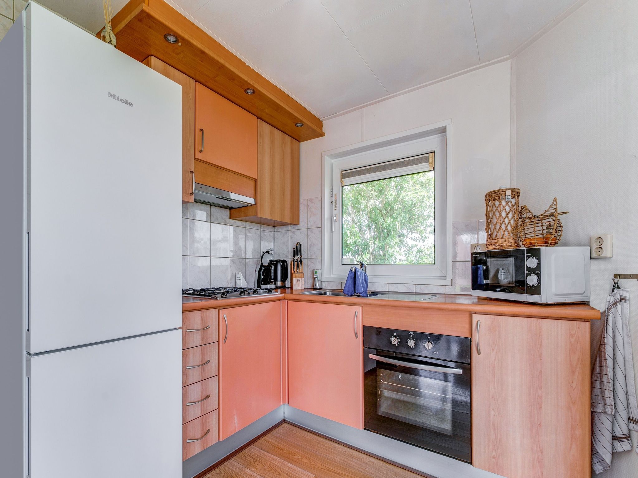 De keuken van Knus chalet in Friesland met hottub in Suwald