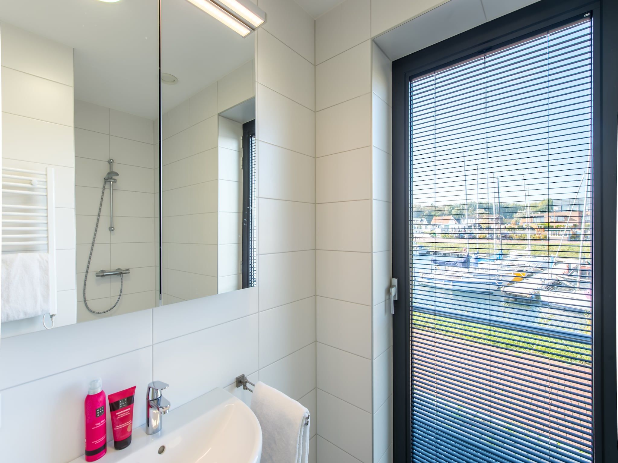 De badkamer van Uithaven 10 in Kamperland