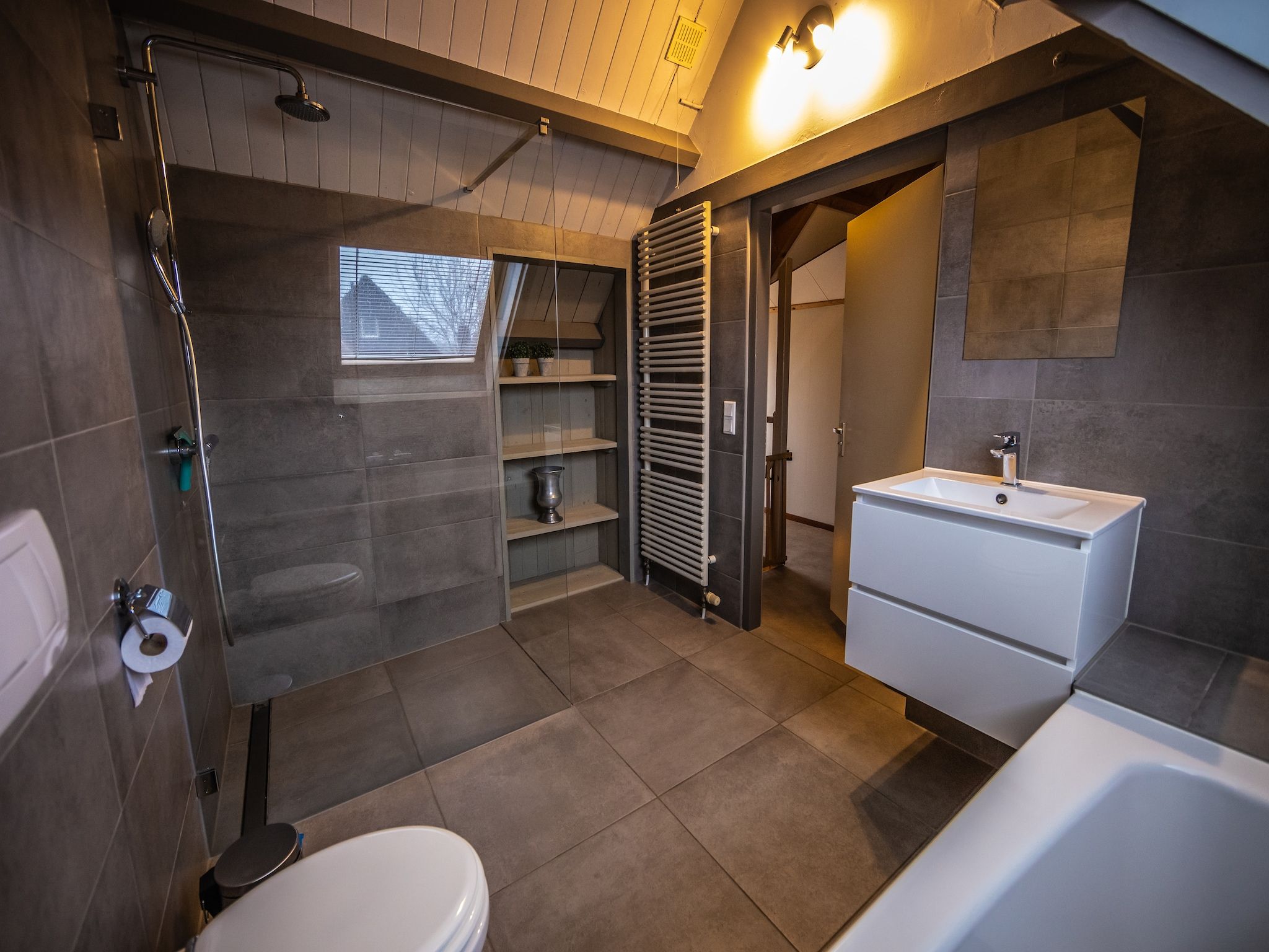 De badkamer van Vakantiewoning - Oranjezon 4p in Vrouwenpolder