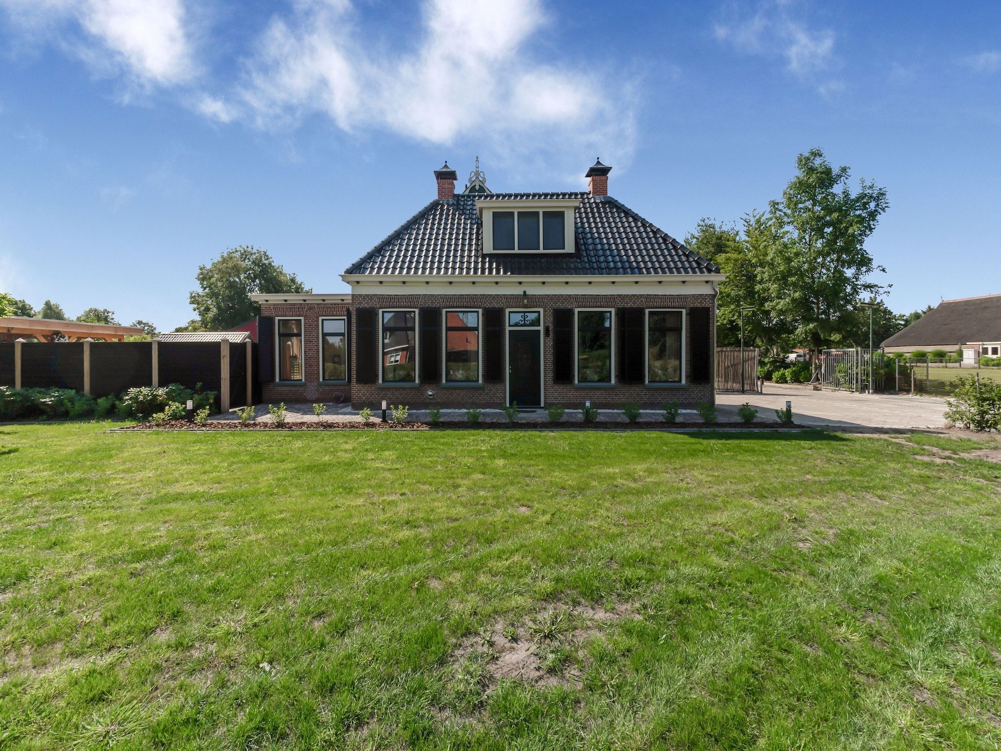De buitenkant van Boerderij Koatstertille in Friesland