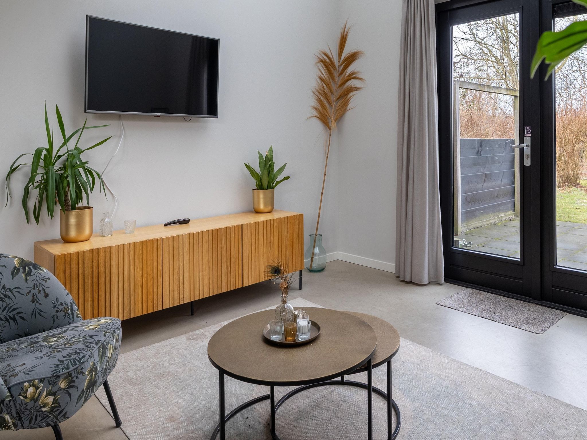 De woonkamer van Oranjezon app 4p in Vrouwenpolder