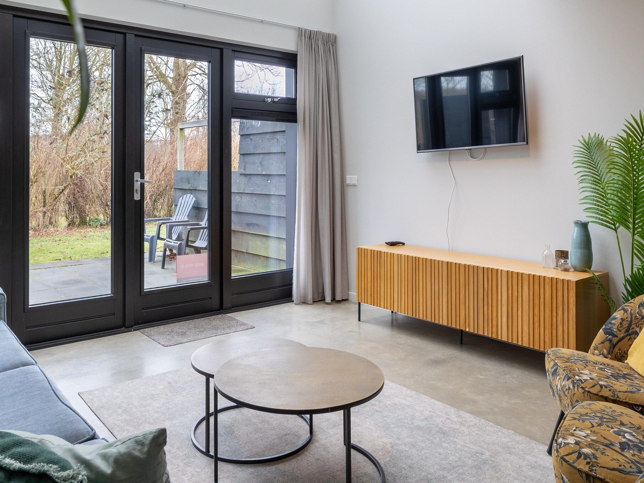 De woonkamer van Oranjezon app 6p in Vrouwenpolder