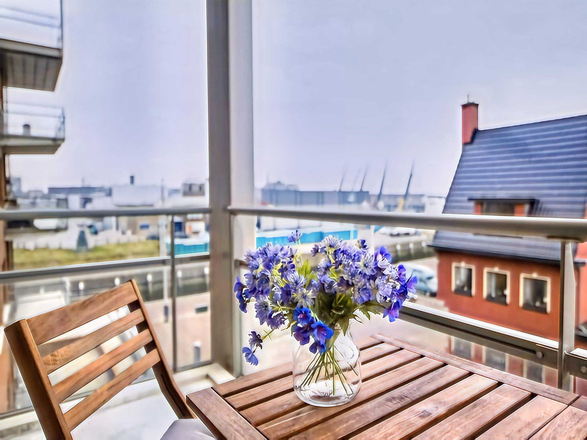Het terras van Scheveningen Harbour 10B in Den Haag