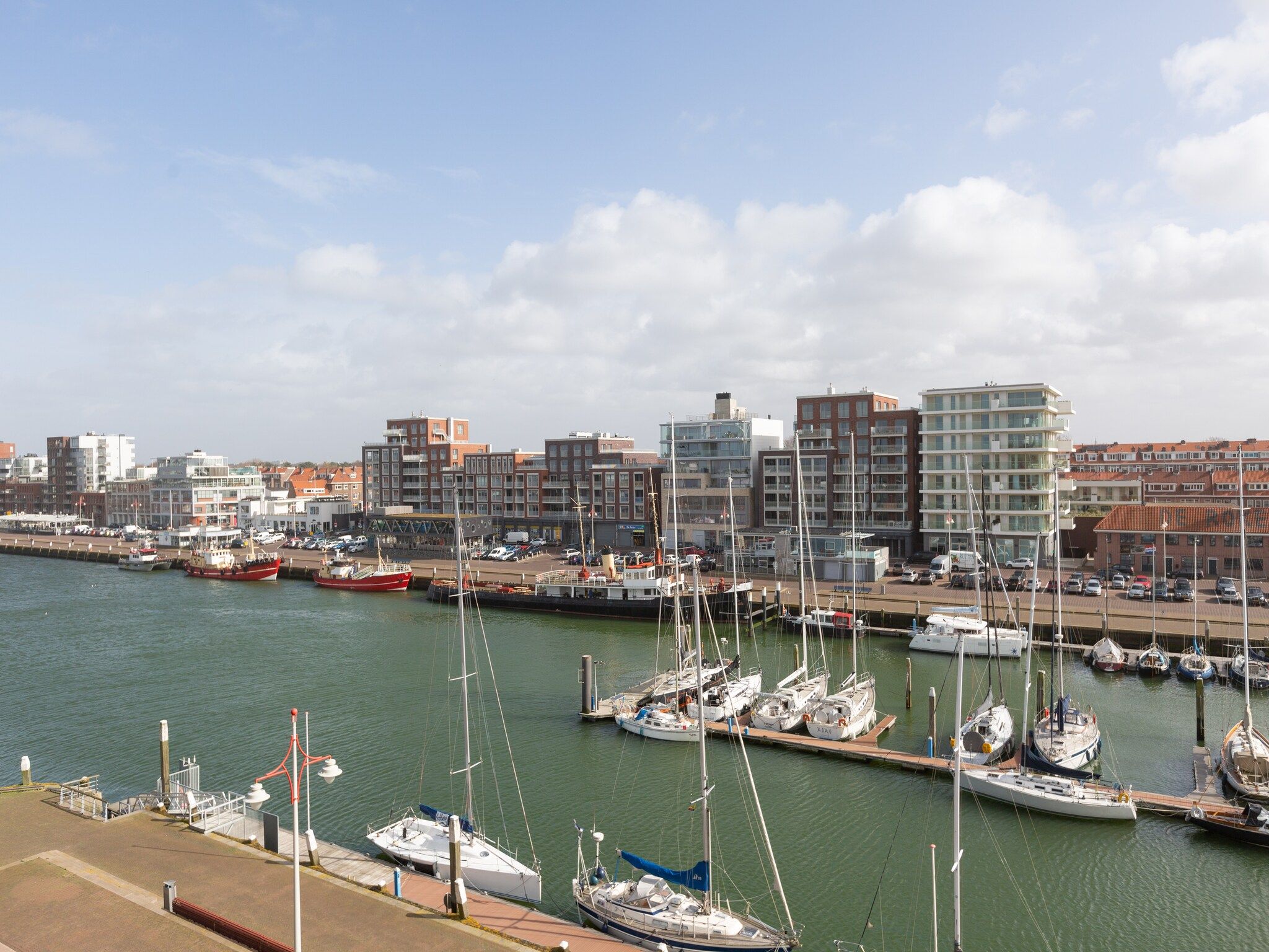 De buitenkant van Scheveningen Harbour 28C in Den Haag