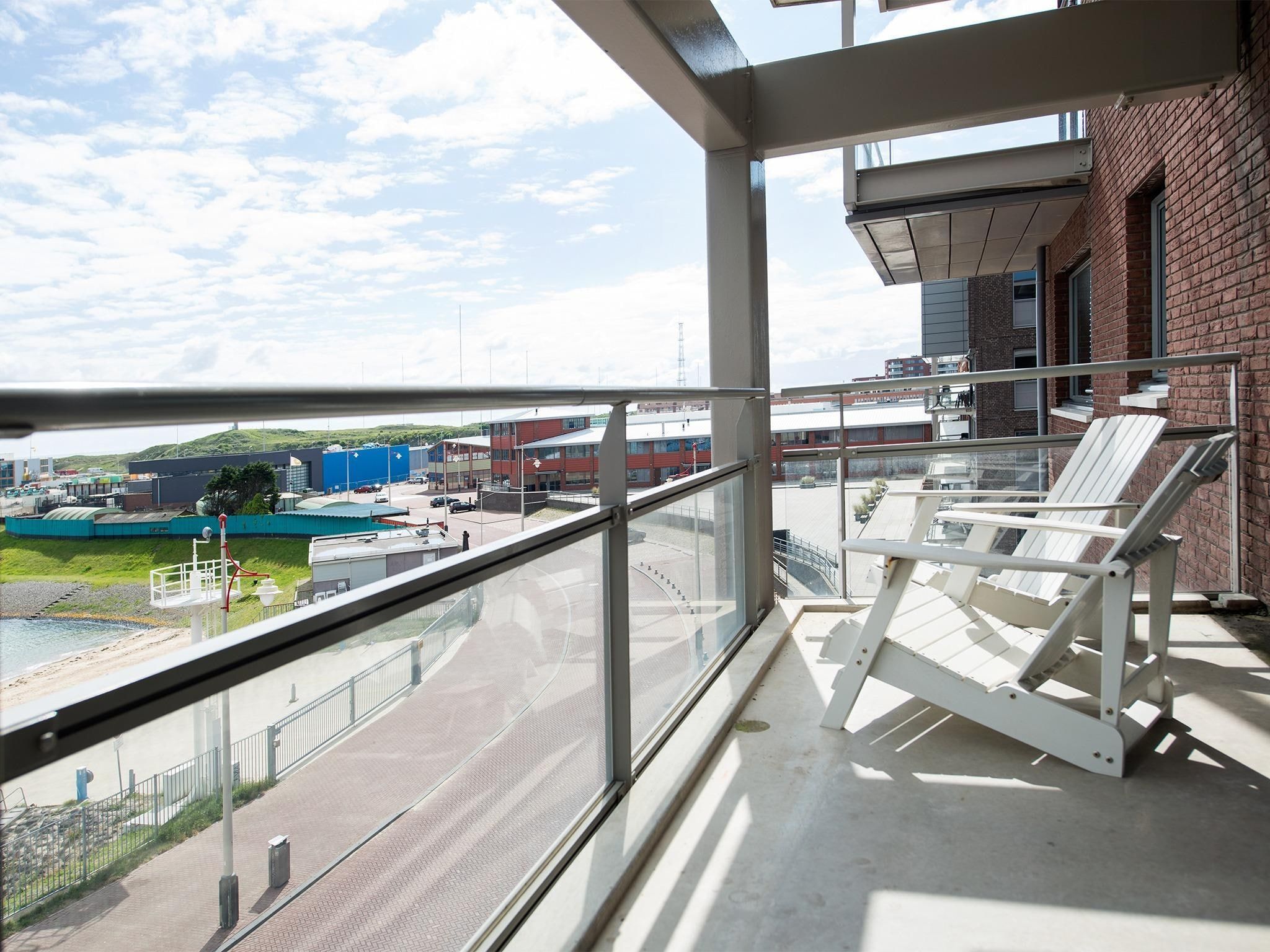 Het terras van Scheveningen Harbour 40 in Den Haag