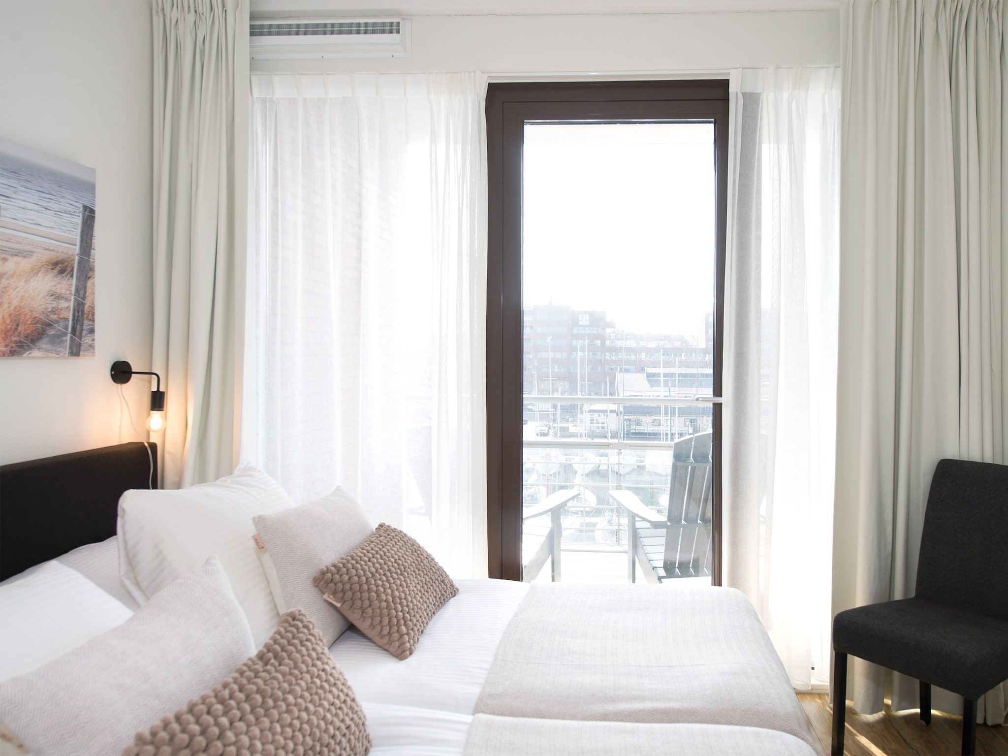 Een slaapkamer van Scheveningen Harbour 48A in Den Haag