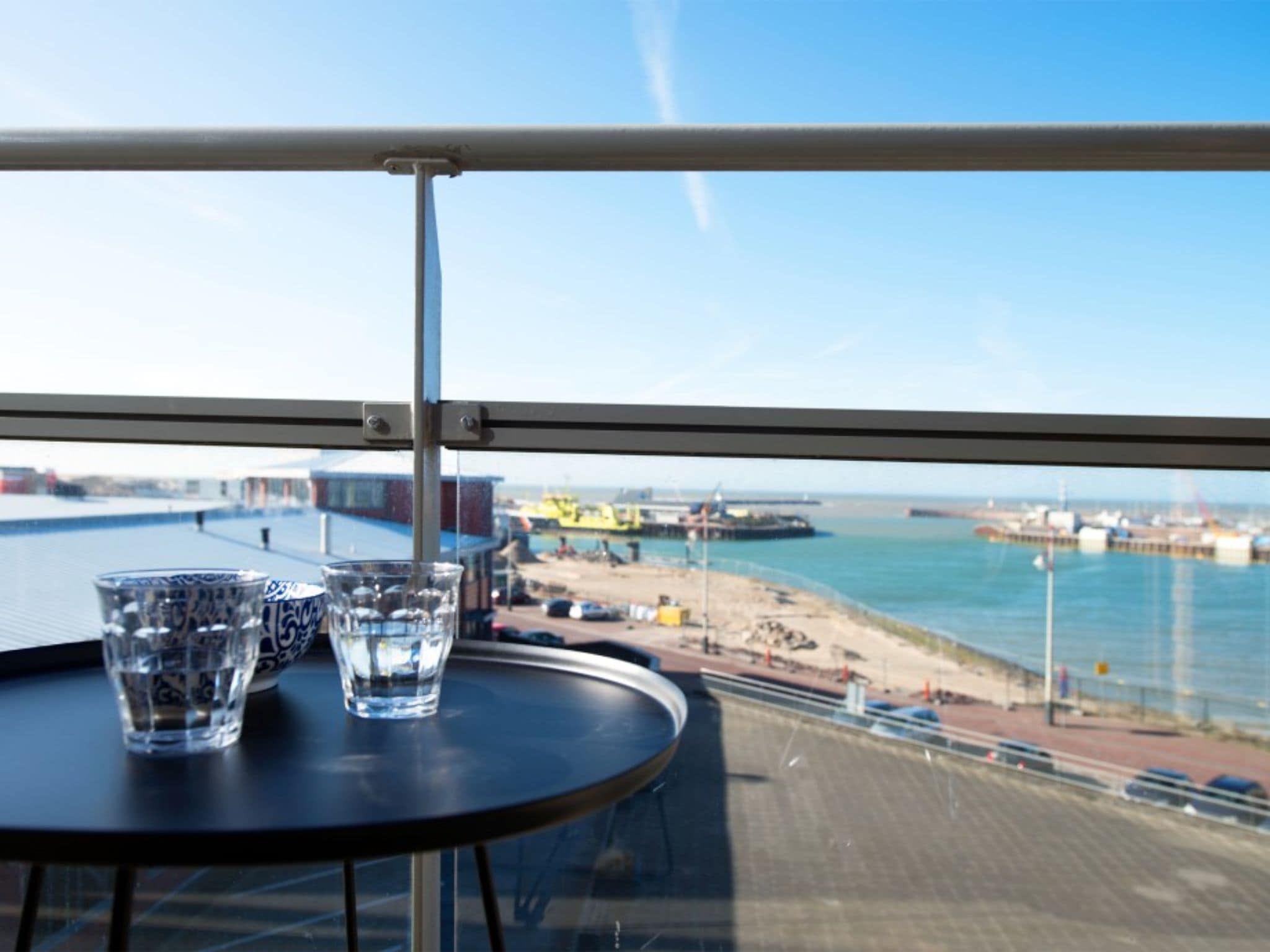 De buitenkant van Scheveningen Harbour 58 in Den Haag