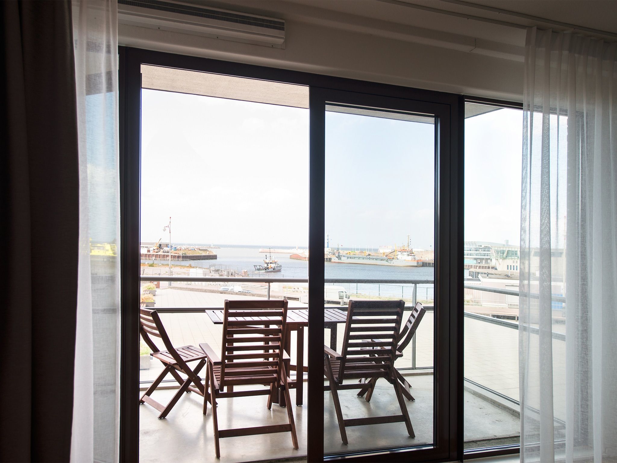 Het terras van Scheveningen Harbour 60B in Den Haag