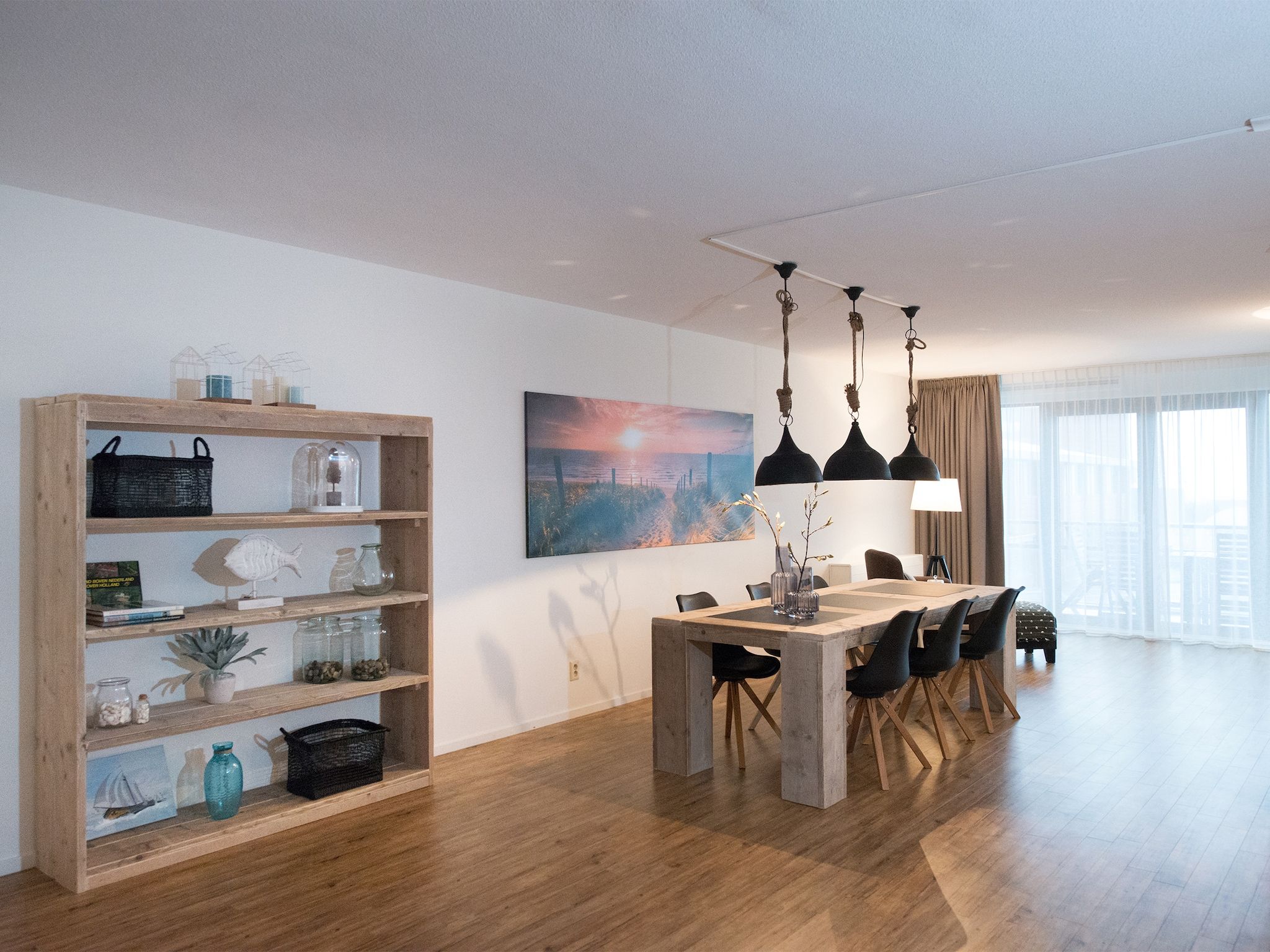 De eetkamer van Scheveningen Harbour 60B in Den Haag