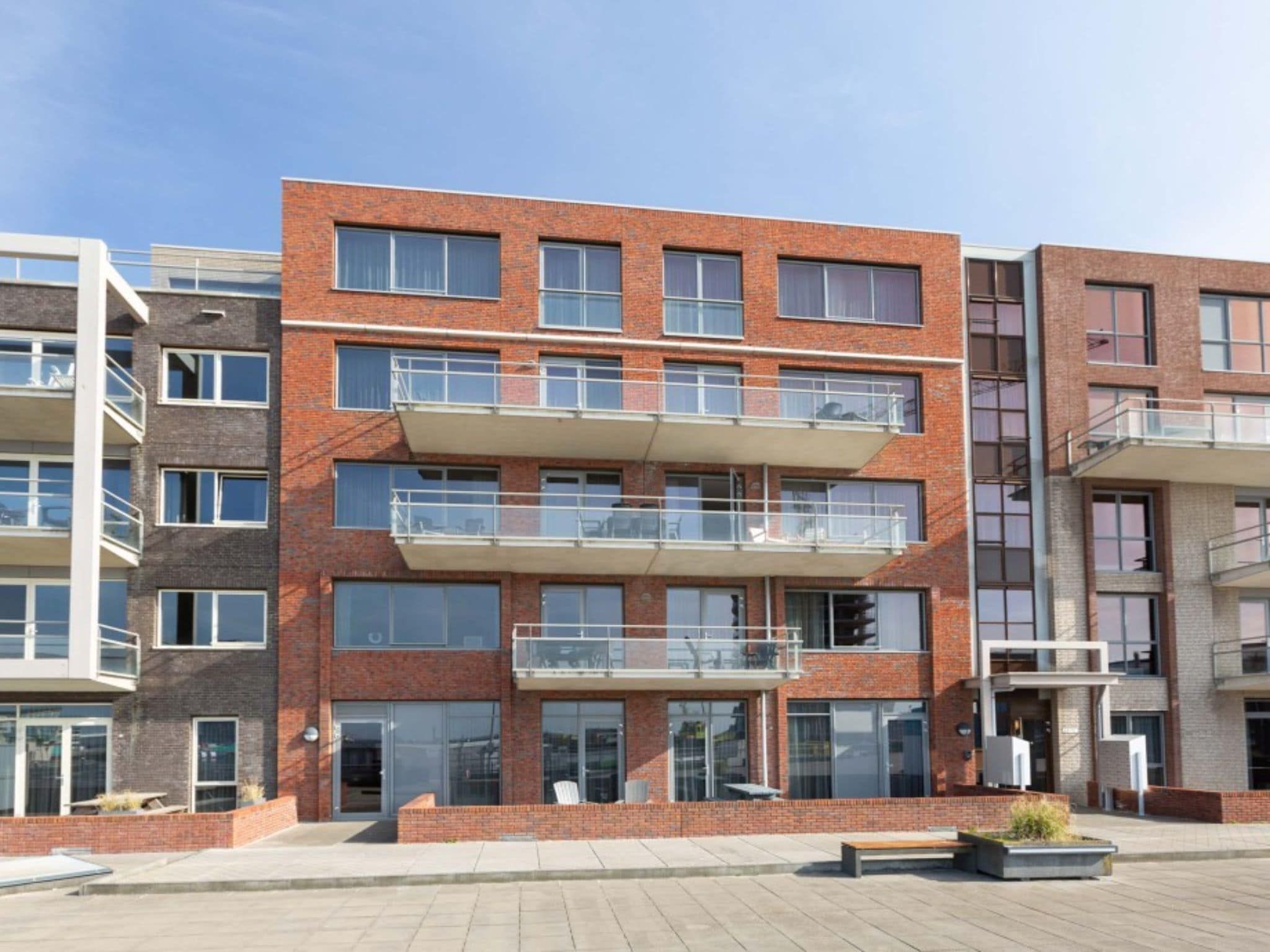 De buitenkant van Scheveningen Harbour 62 in Den Haag
