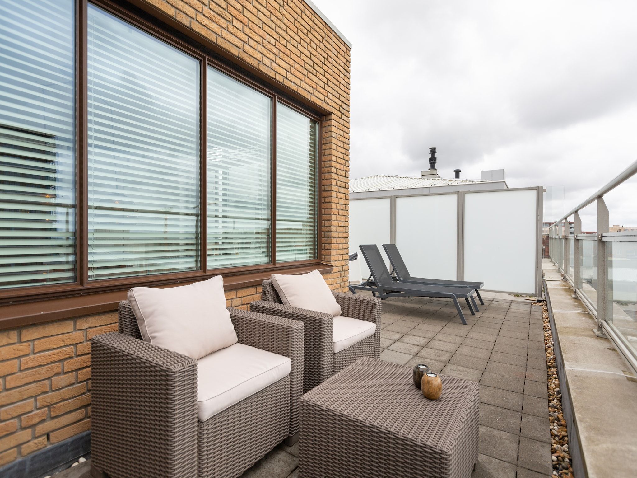 Het terras van Scheveningen Harbour 72A in Den Haag